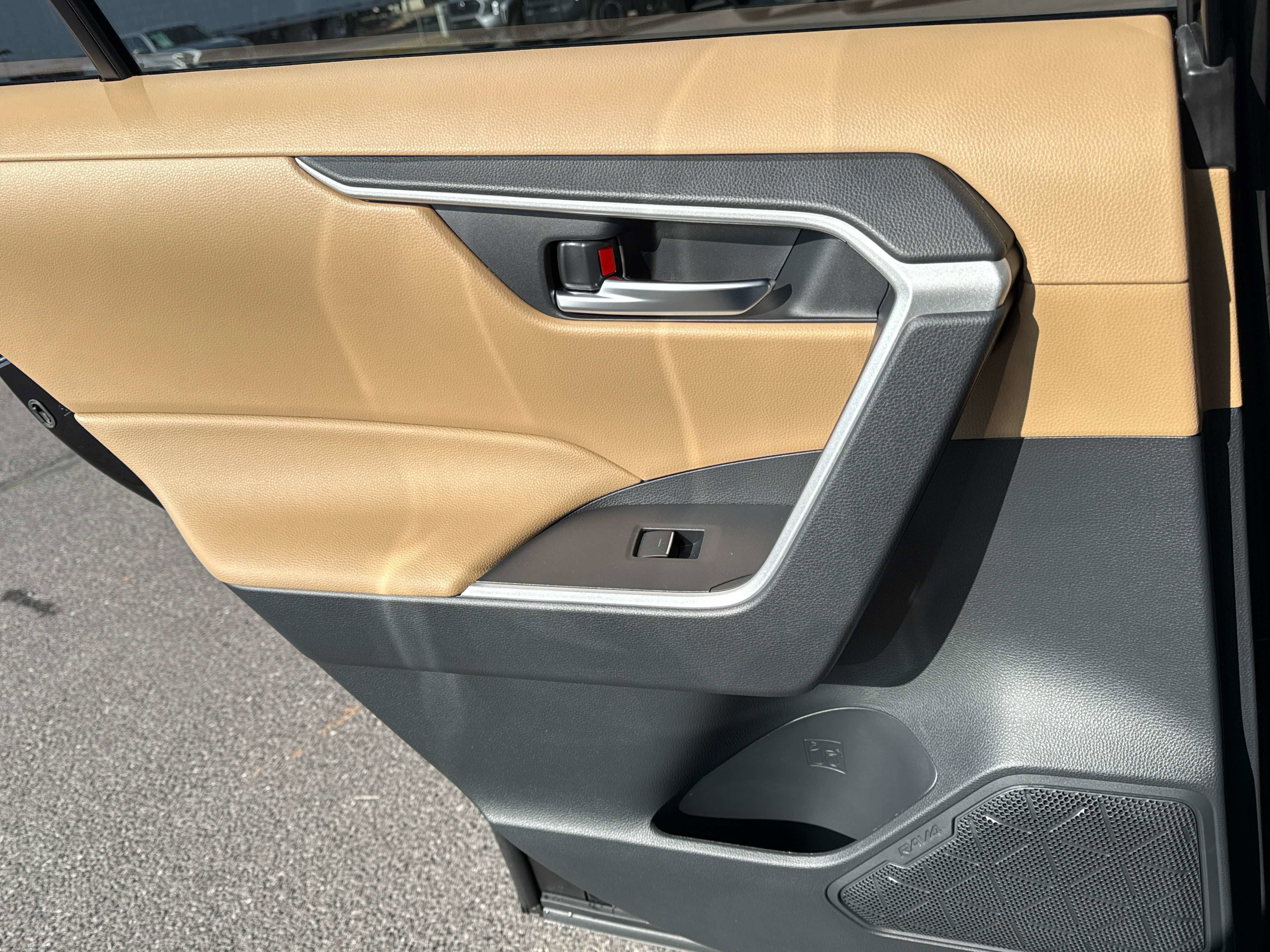 2025 Toyota RAV4 HYBRID Hybrid XLE