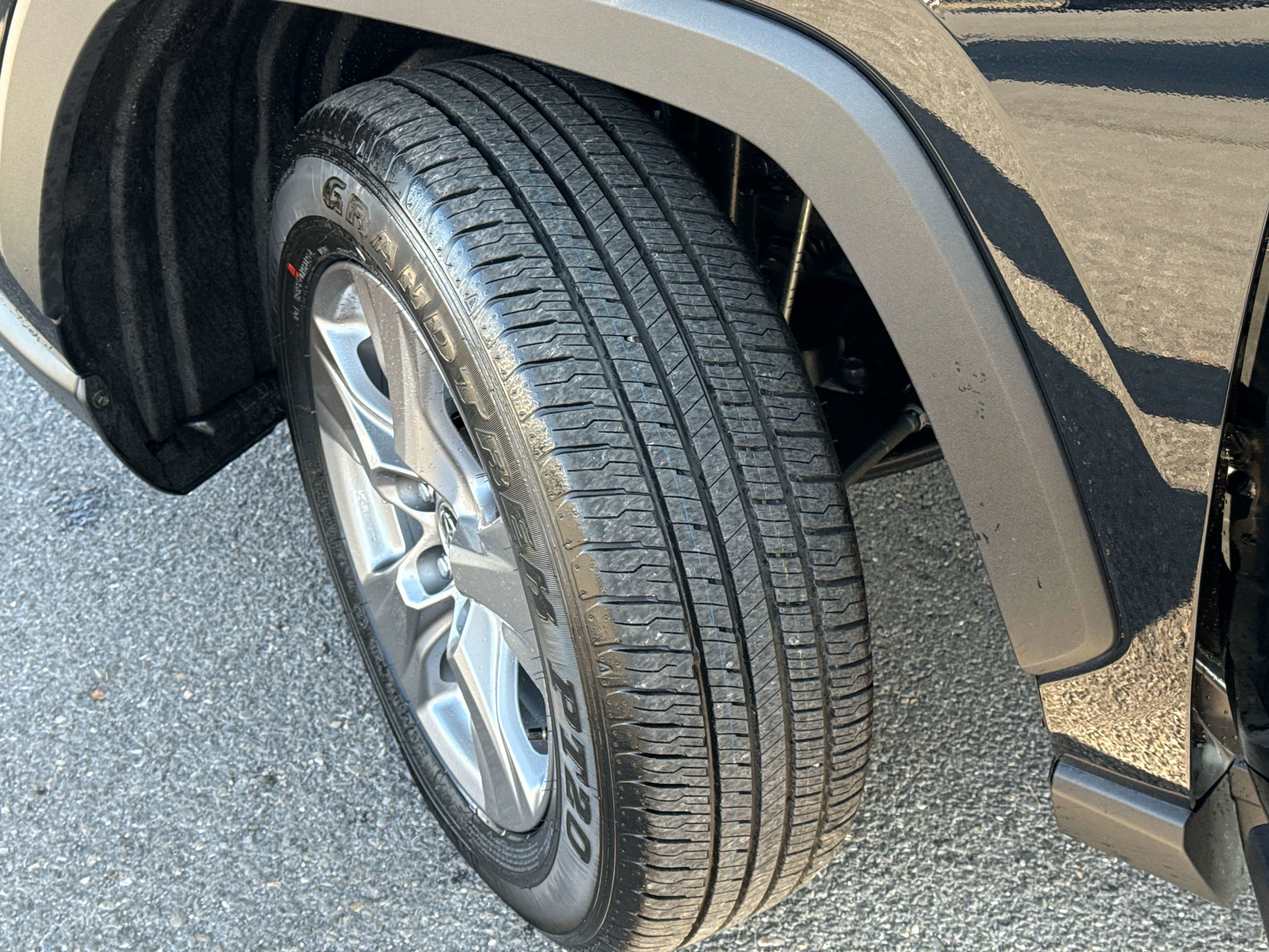 2025 Toyota RAV4 HYBRID Hybrid XLE