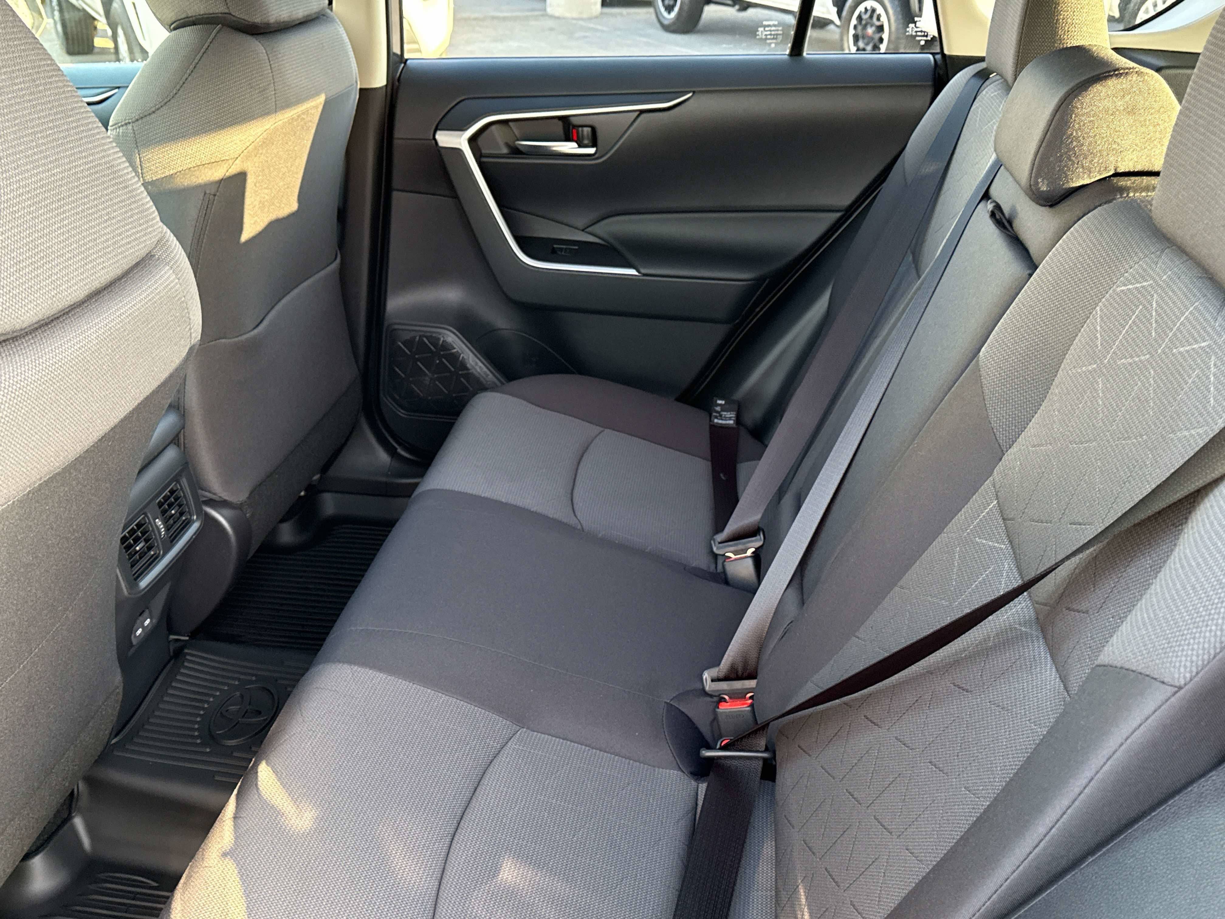 2025 Toyota RAV4 HYBRID Hybrid XLE