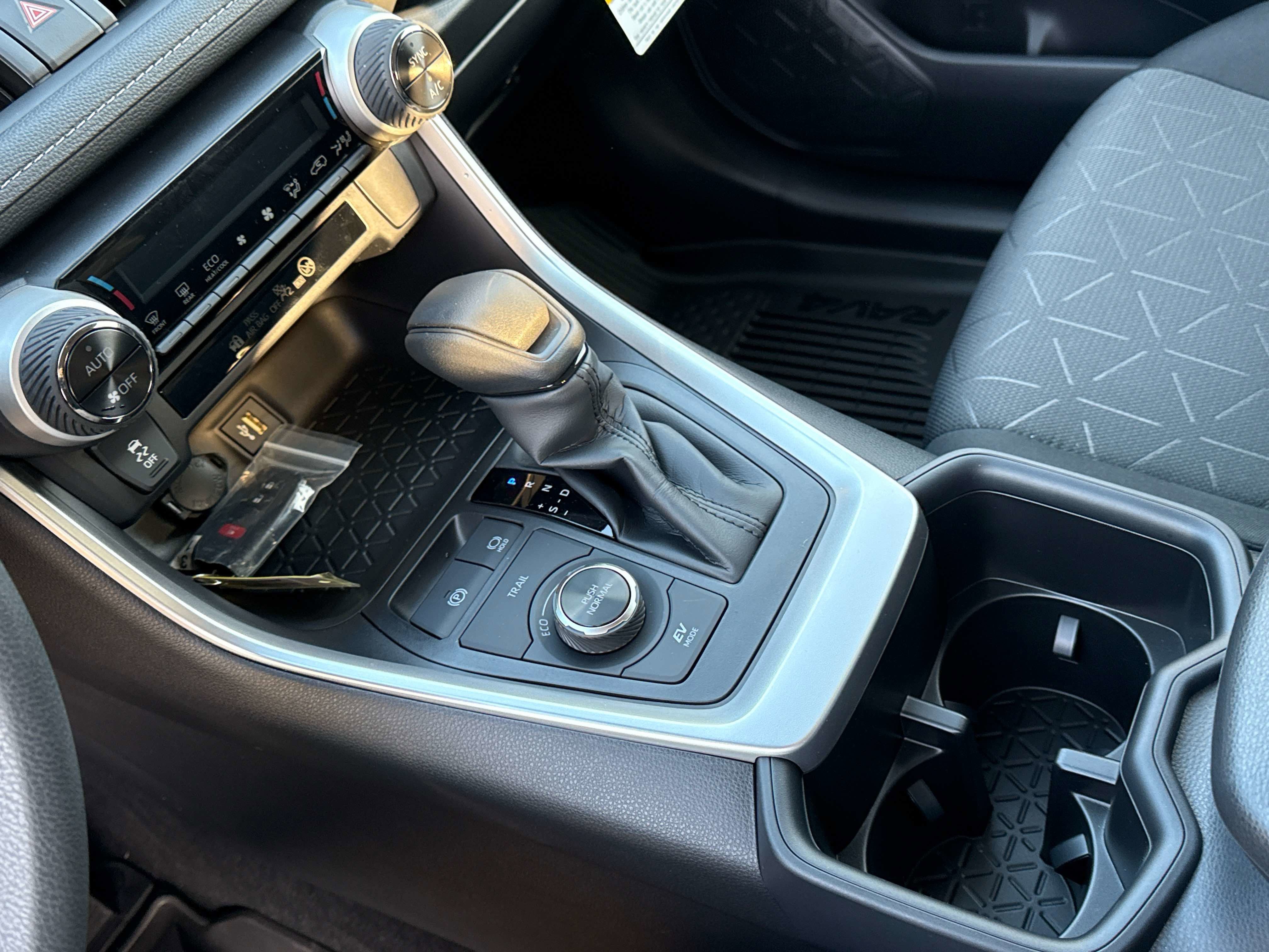 2025 Toyota RAV4 HYBRID Hybrid XLE