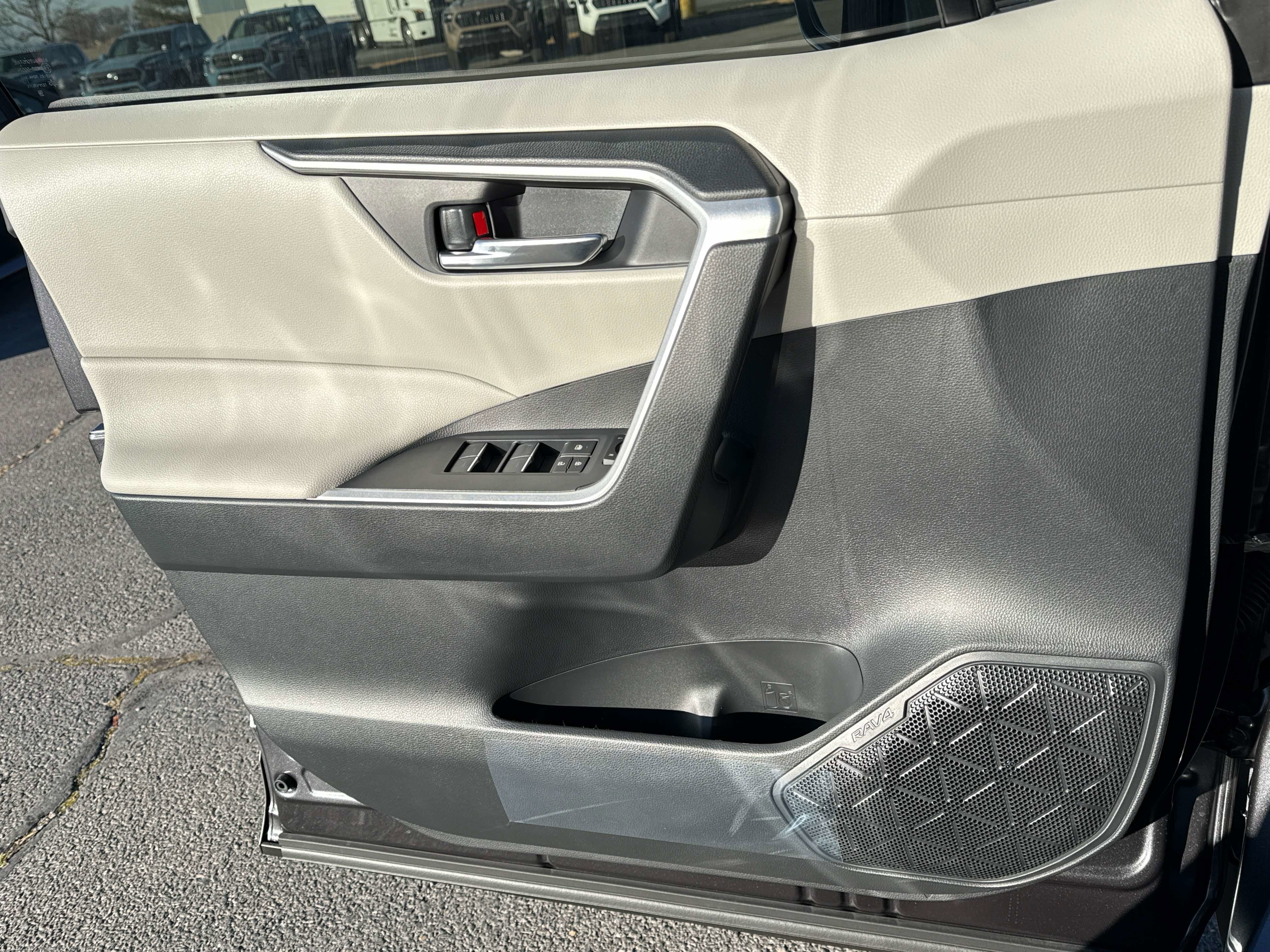 2025 Toyota RAV4 HYBRID Hybrid XLE