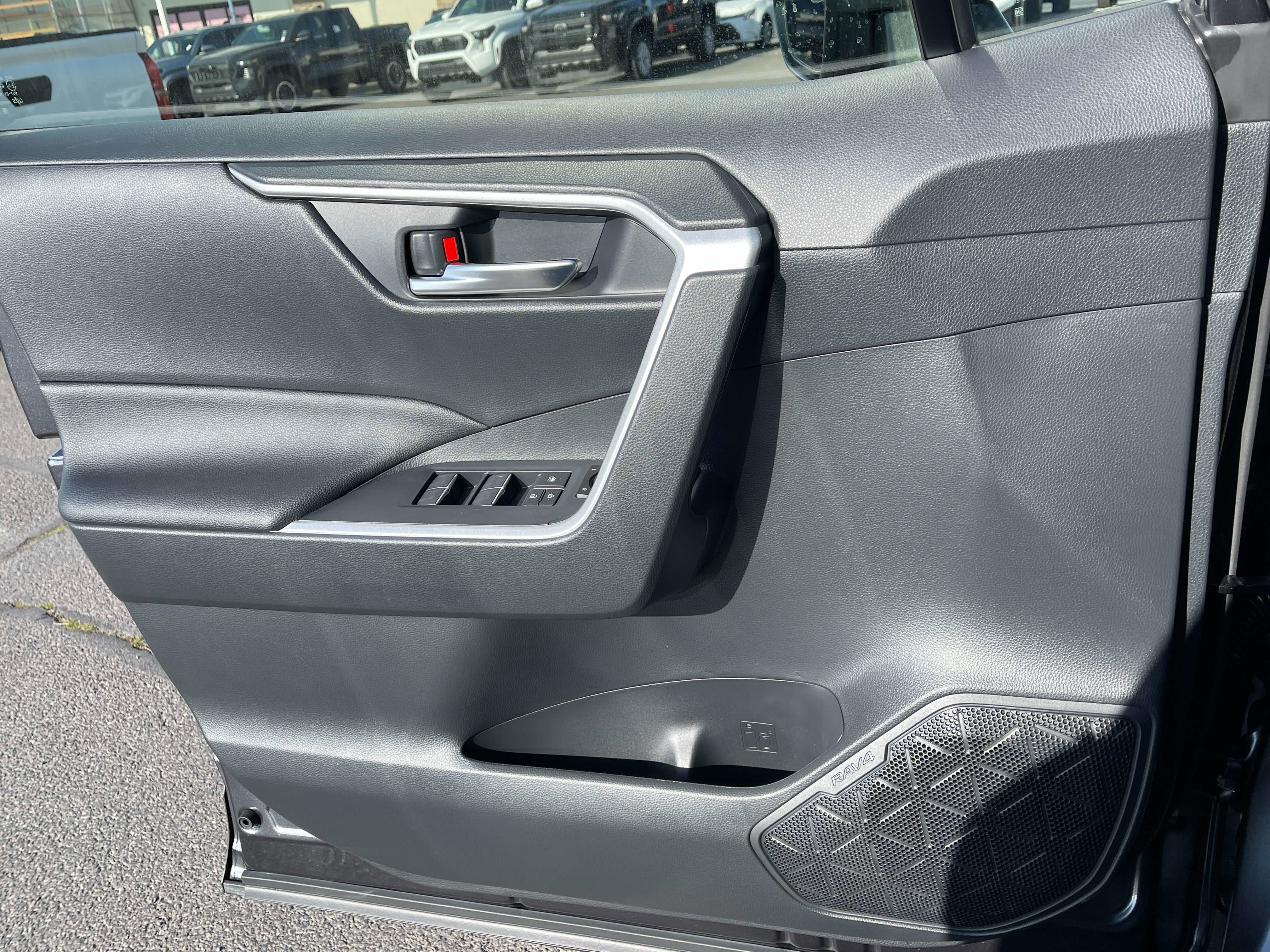 2025 Toyota RAV4 HYBRID Hybrid XLE