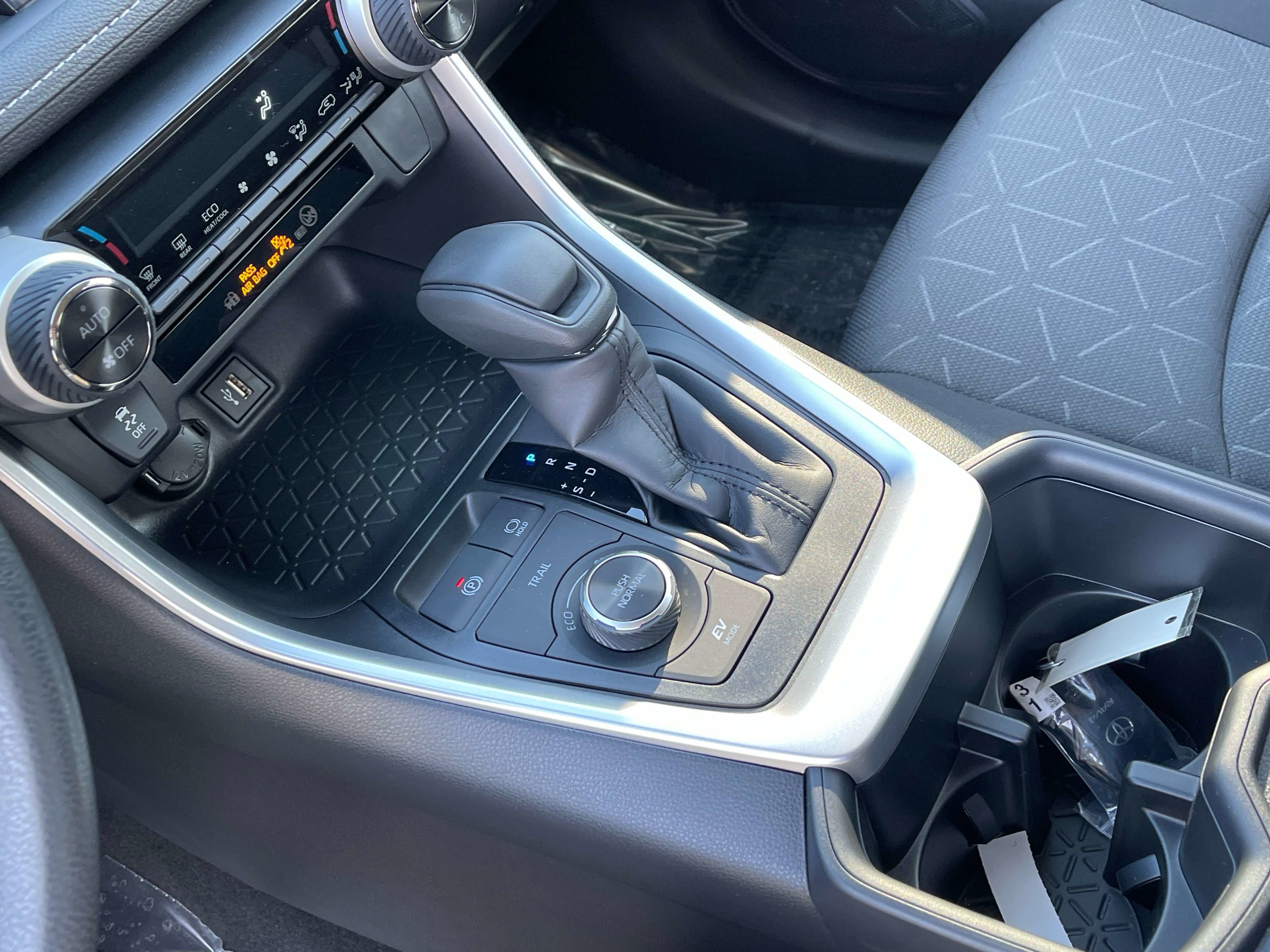 2025 Toyota RAV4 HYBRID Hybrid XLE