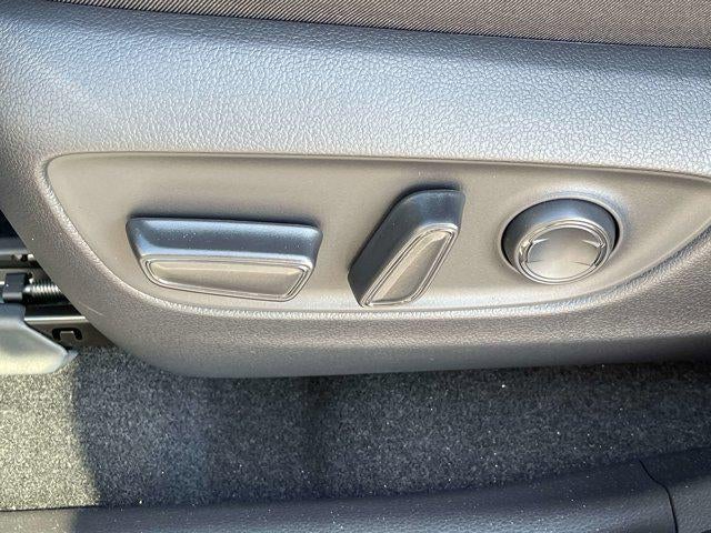 2025 Toyota RAV4 HYBRID Hybrid XLE