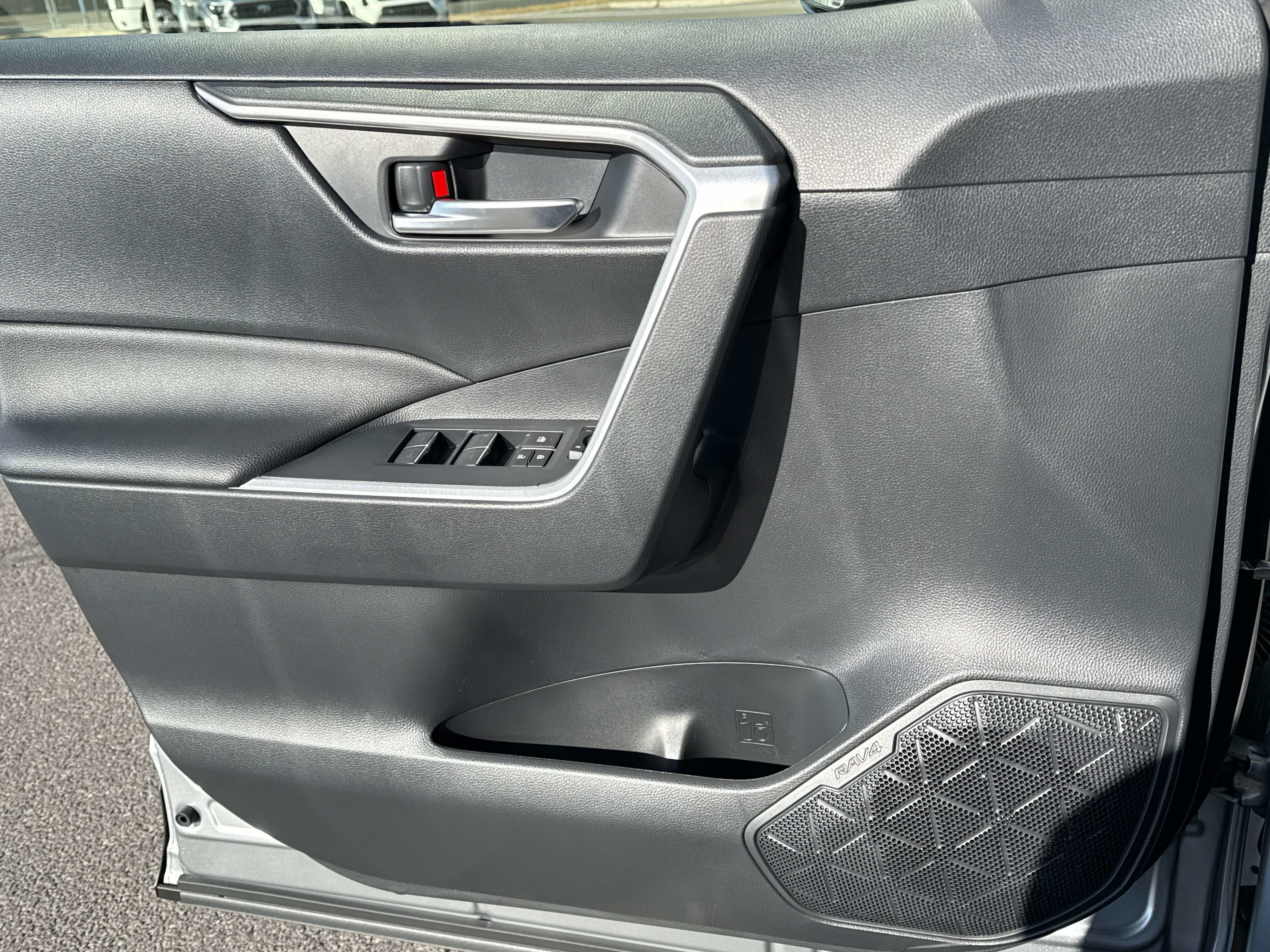 2025 Toyota RAV4 HYBRID Hybrid XLE