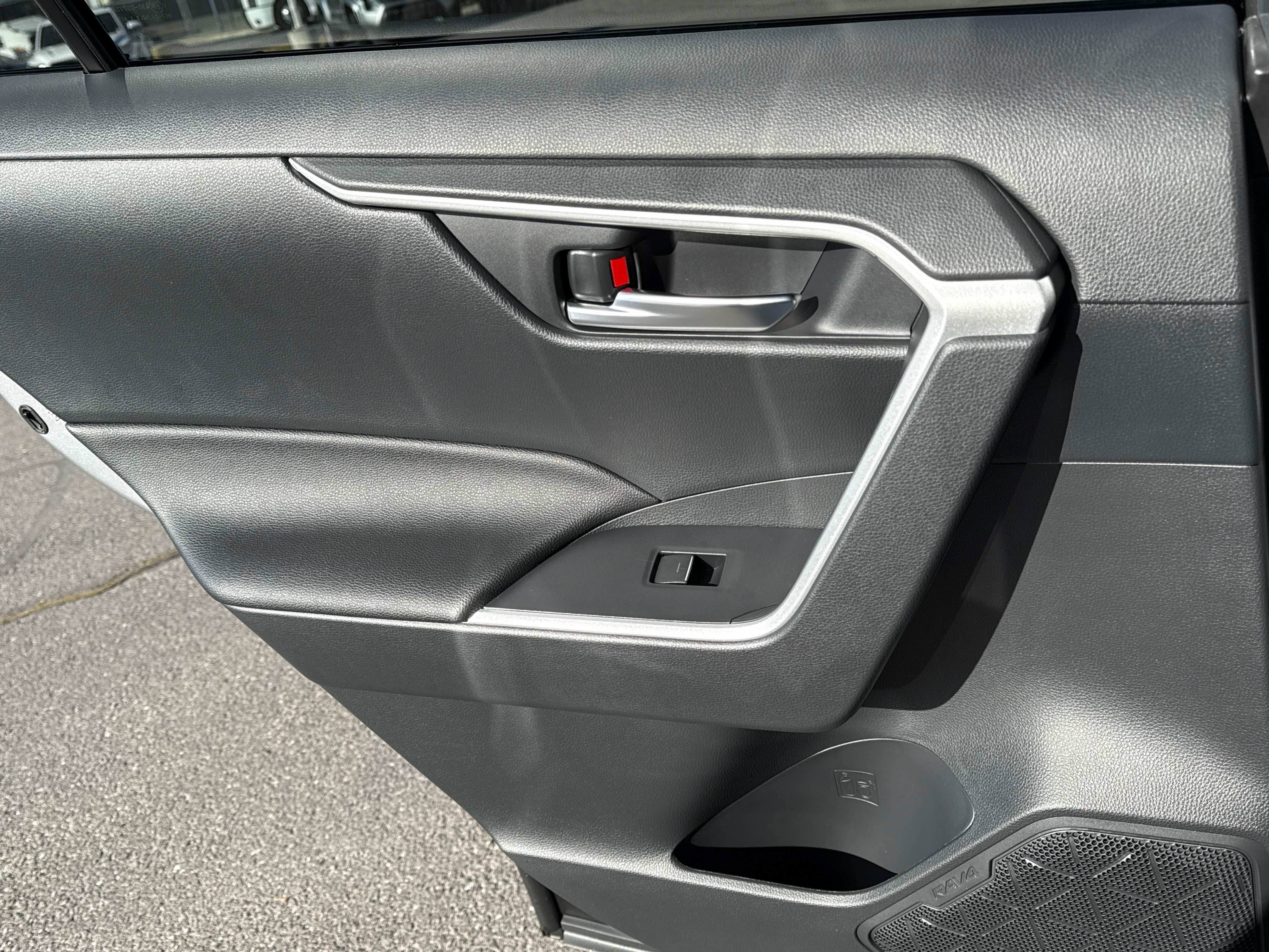 2025 Toyota RAV4 HYBRID Hybrid XLE