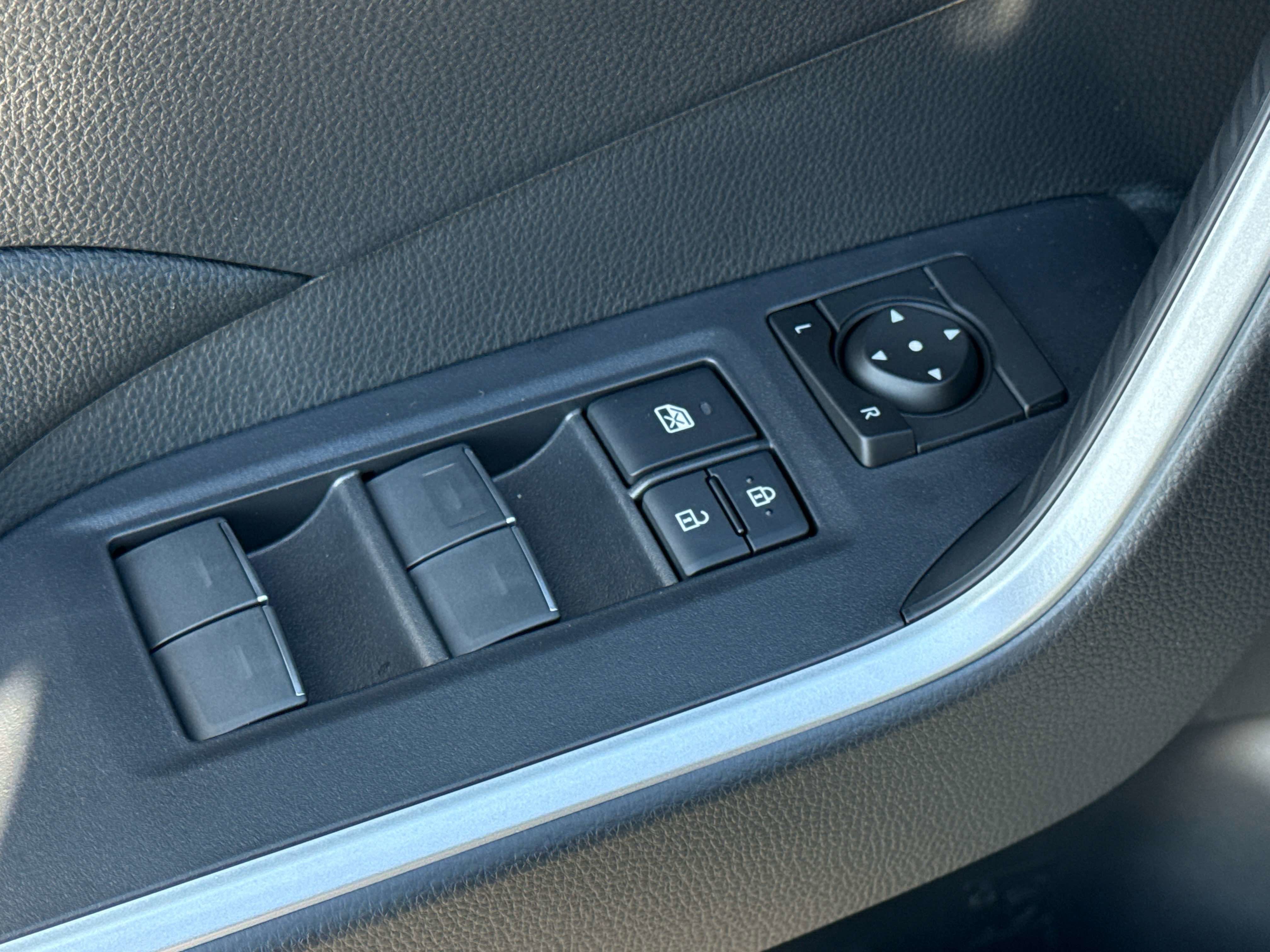 2025 Toyota RAV4 HYBRID Hybrid XLE