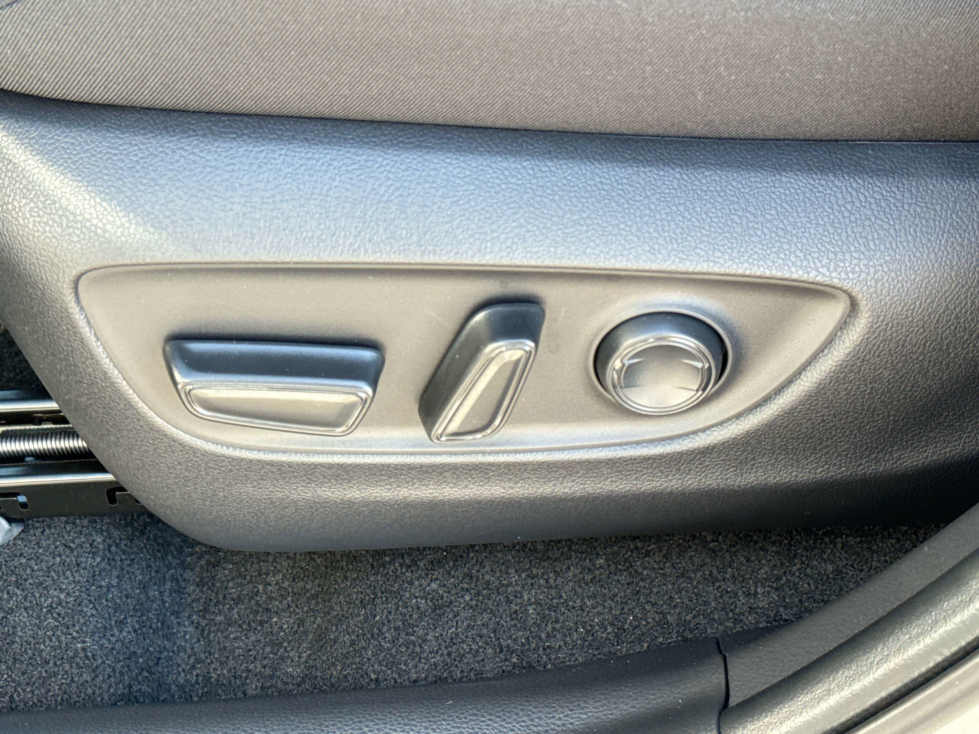 2025 Toyota RAV4 HYBRID Hybrid XLE