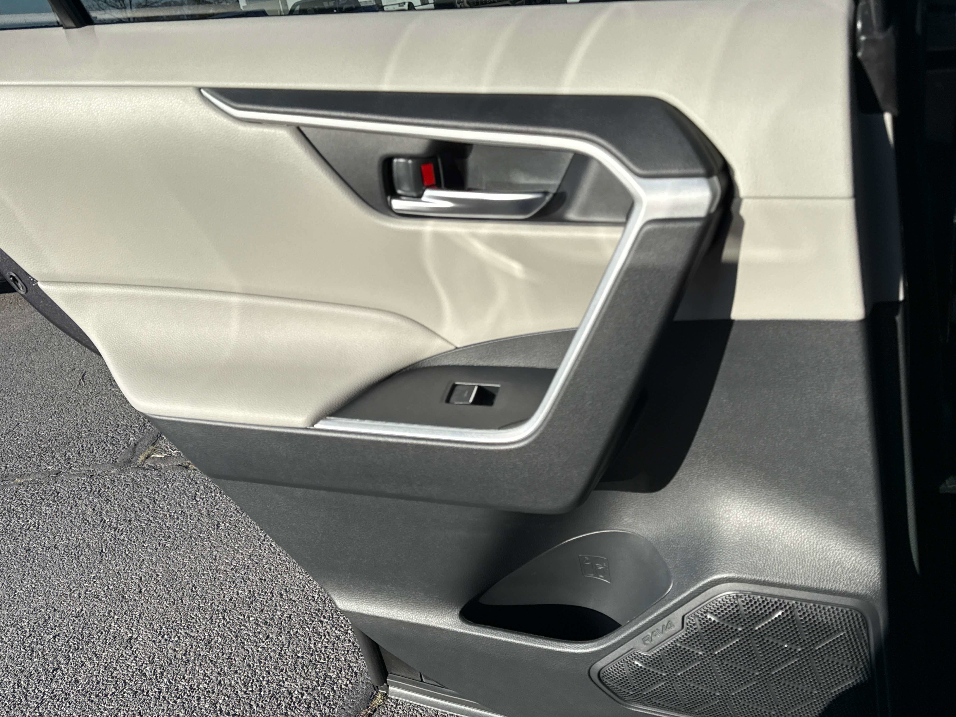 2025 Toyota RAV4 HYBRID Hybrid XLE