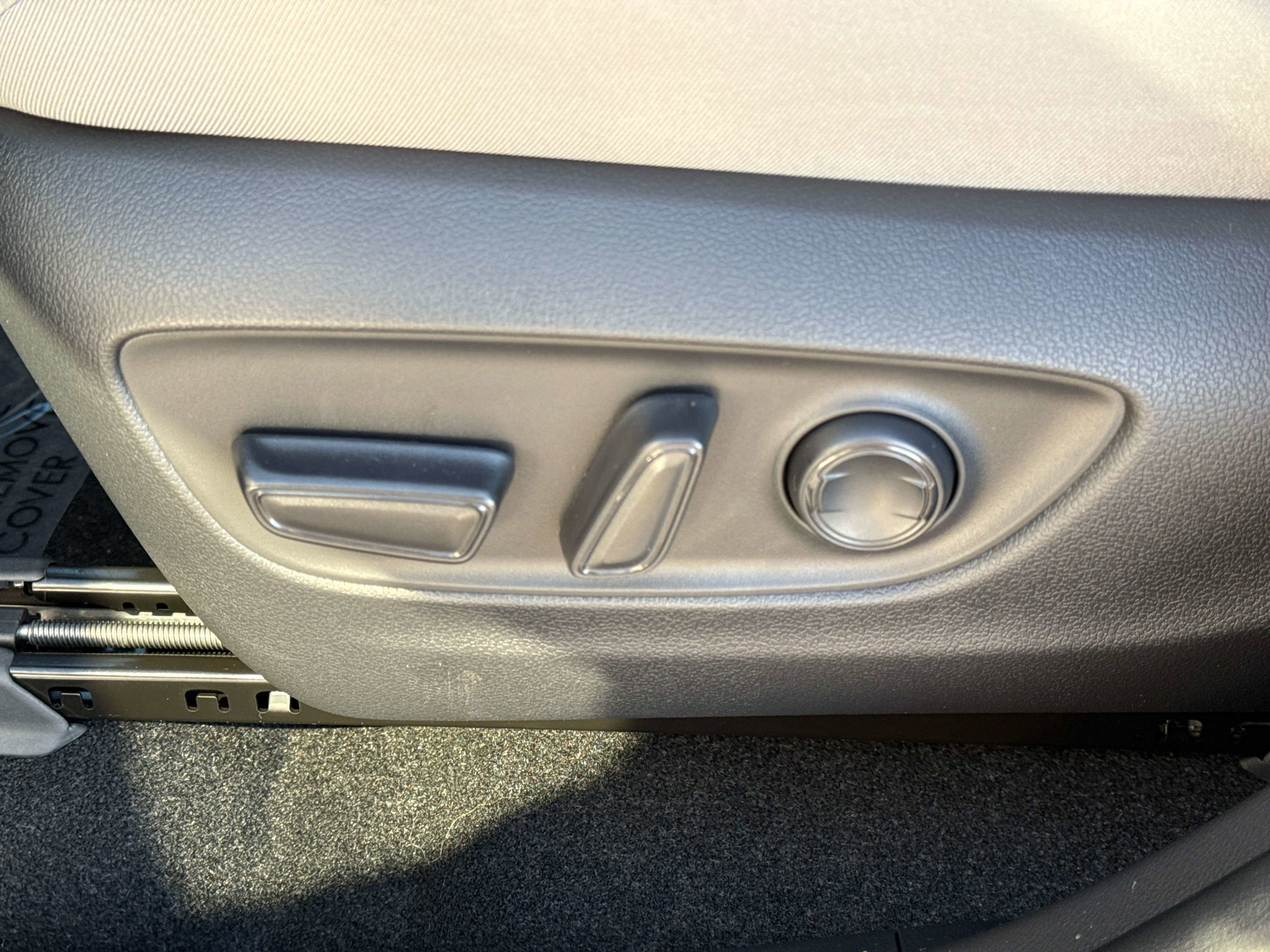 2025 Toyota RAV4 HYBRID Hybrid XLE