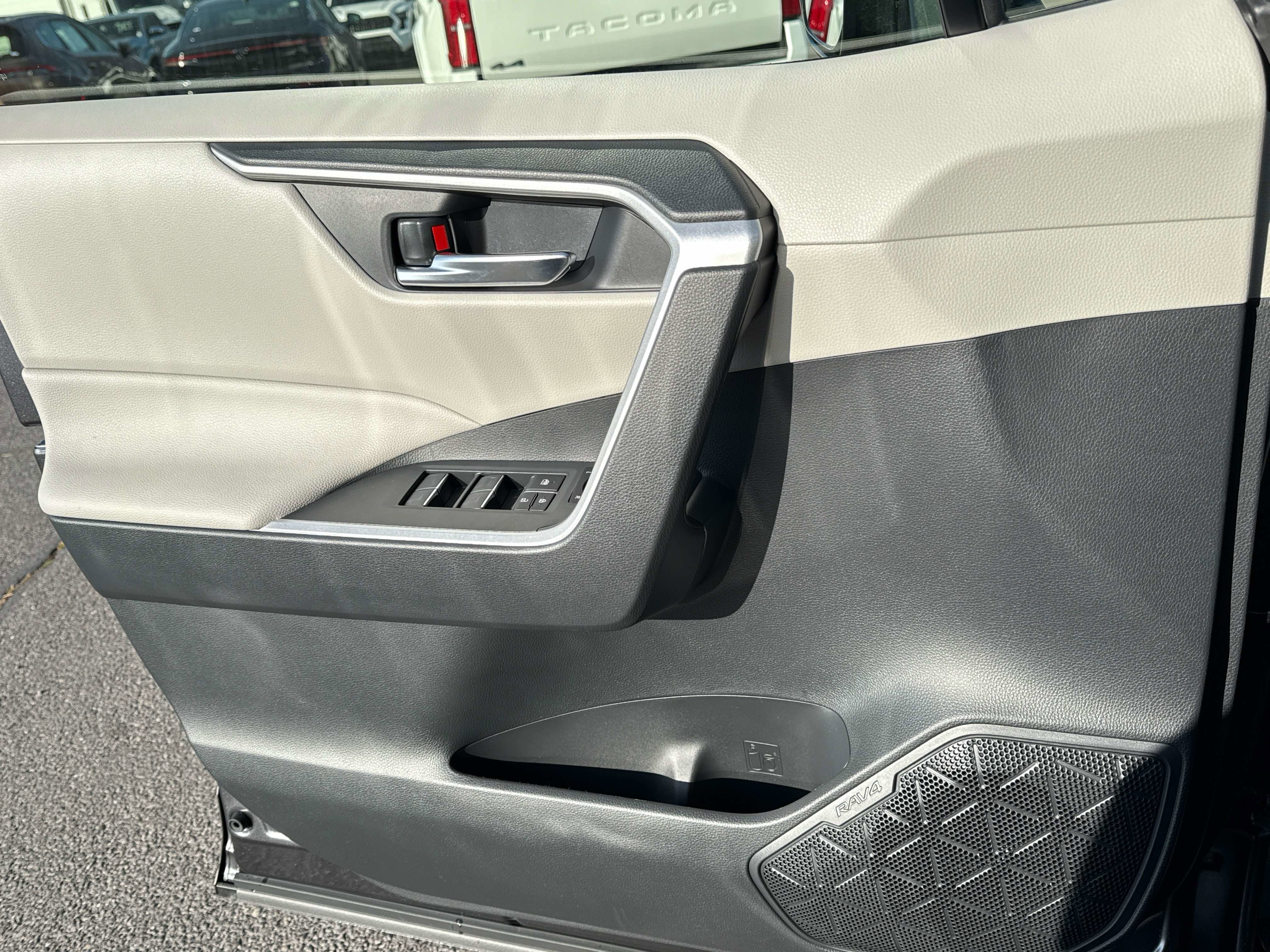 2025 Toyota RAV4 HYBRID Hybrid XLE