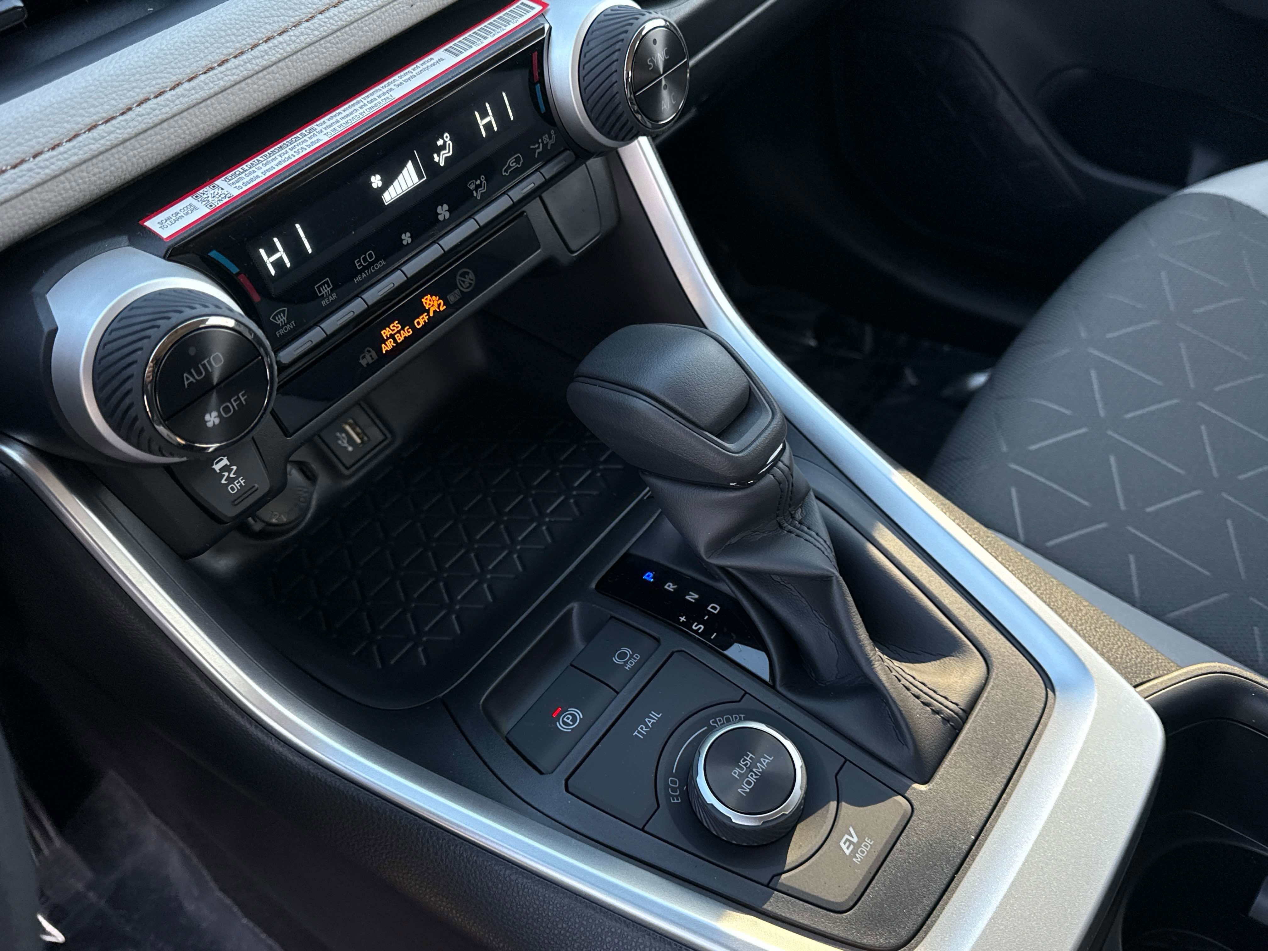 2025 Toyota RAV4 HYBRID Hybrid XLE