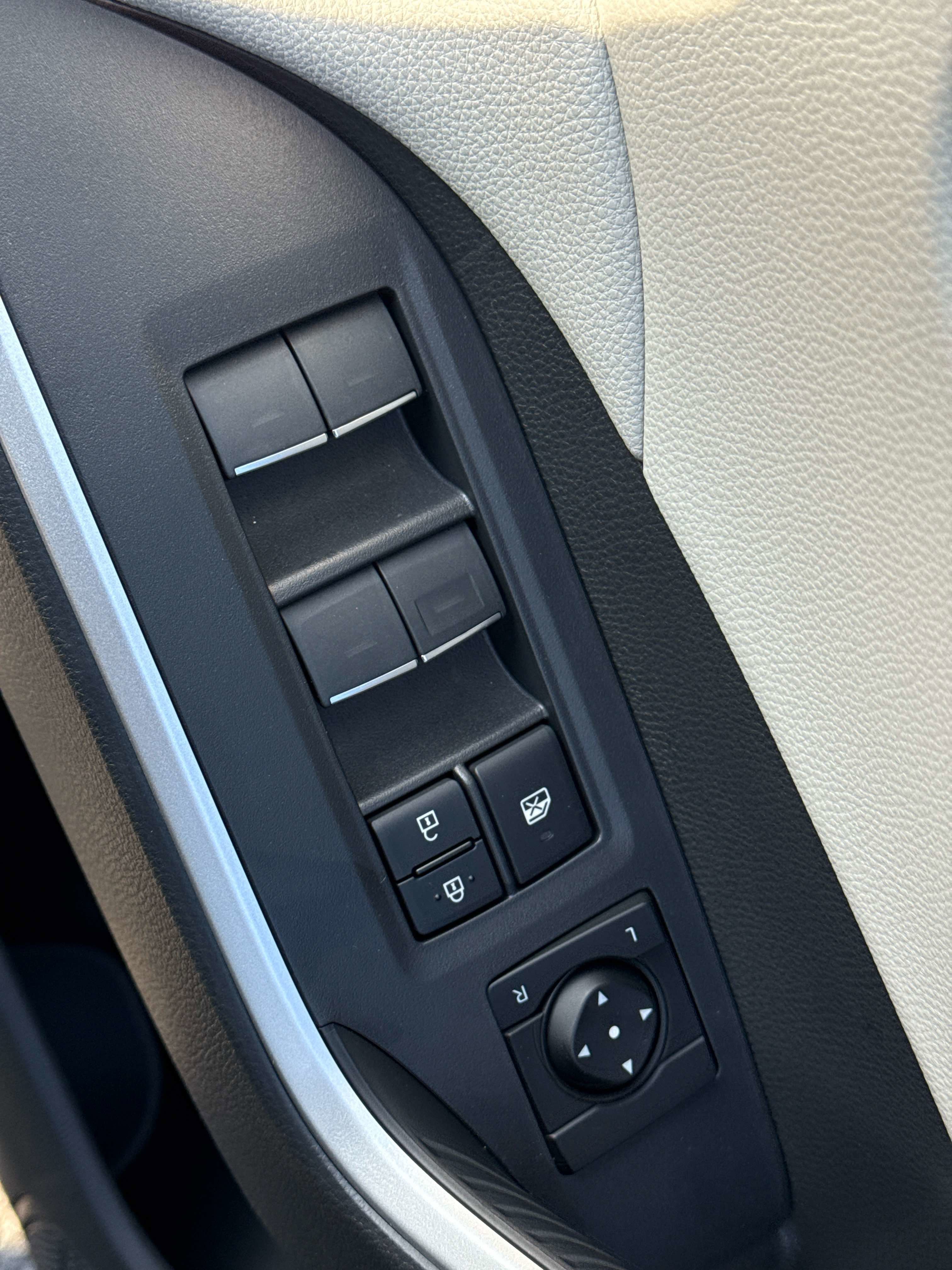 2025 Toyota RAV4 HYBRID Hybrid XLE