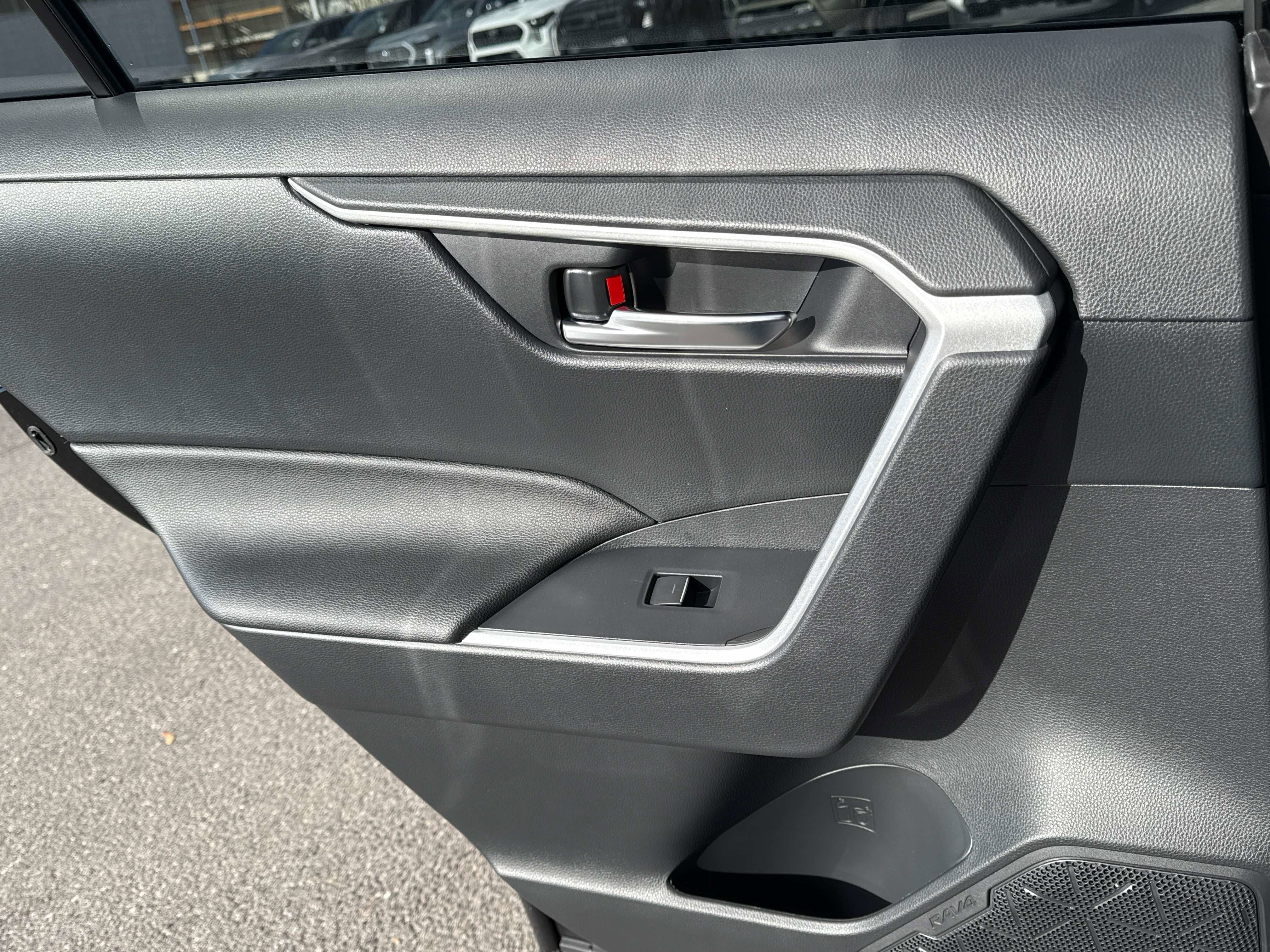 2025 Toyota RAV4 HYBRID Hybrid XLE