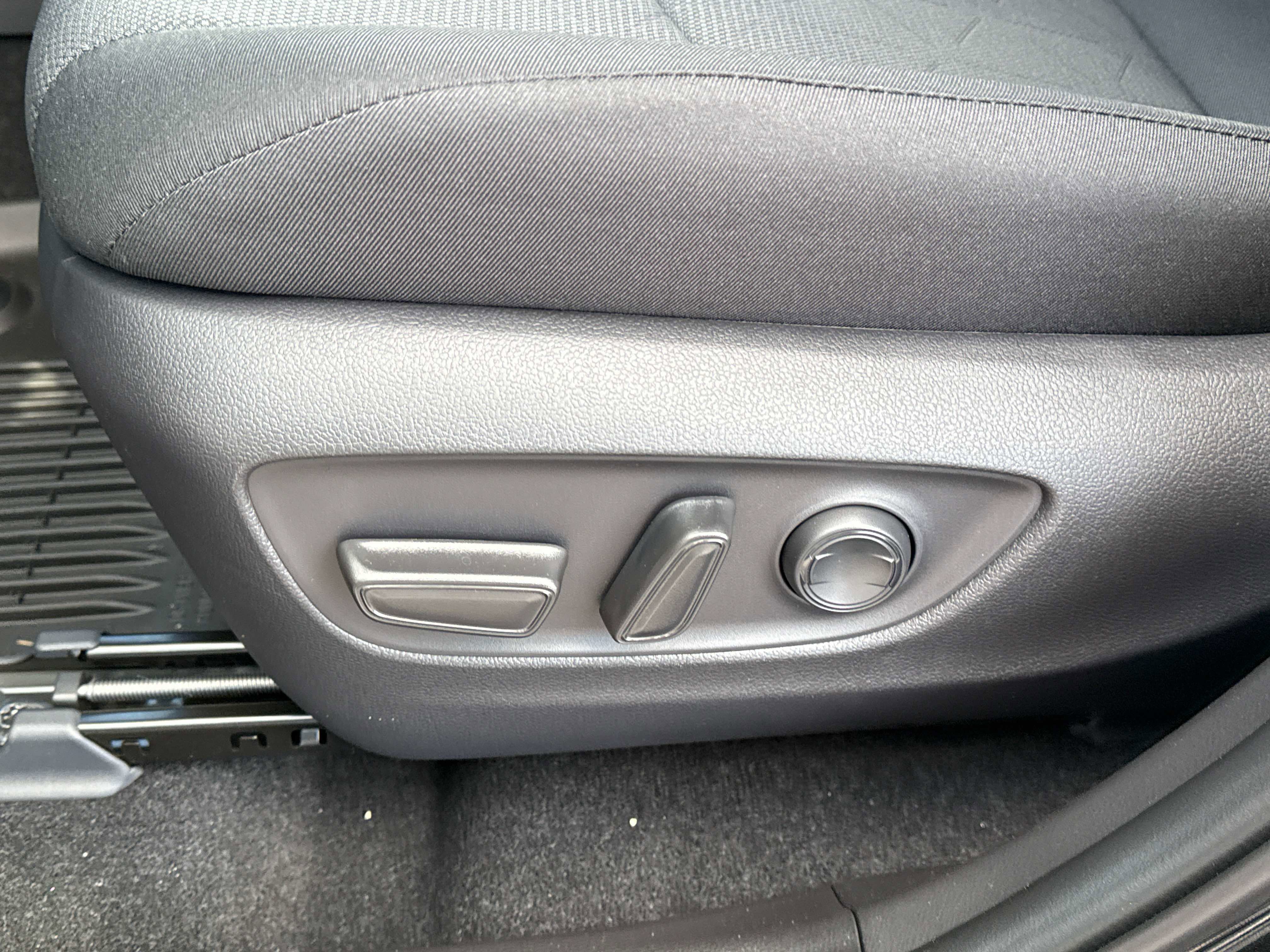 2025 Toyota RAV4 HYBRID Hybrid XLE