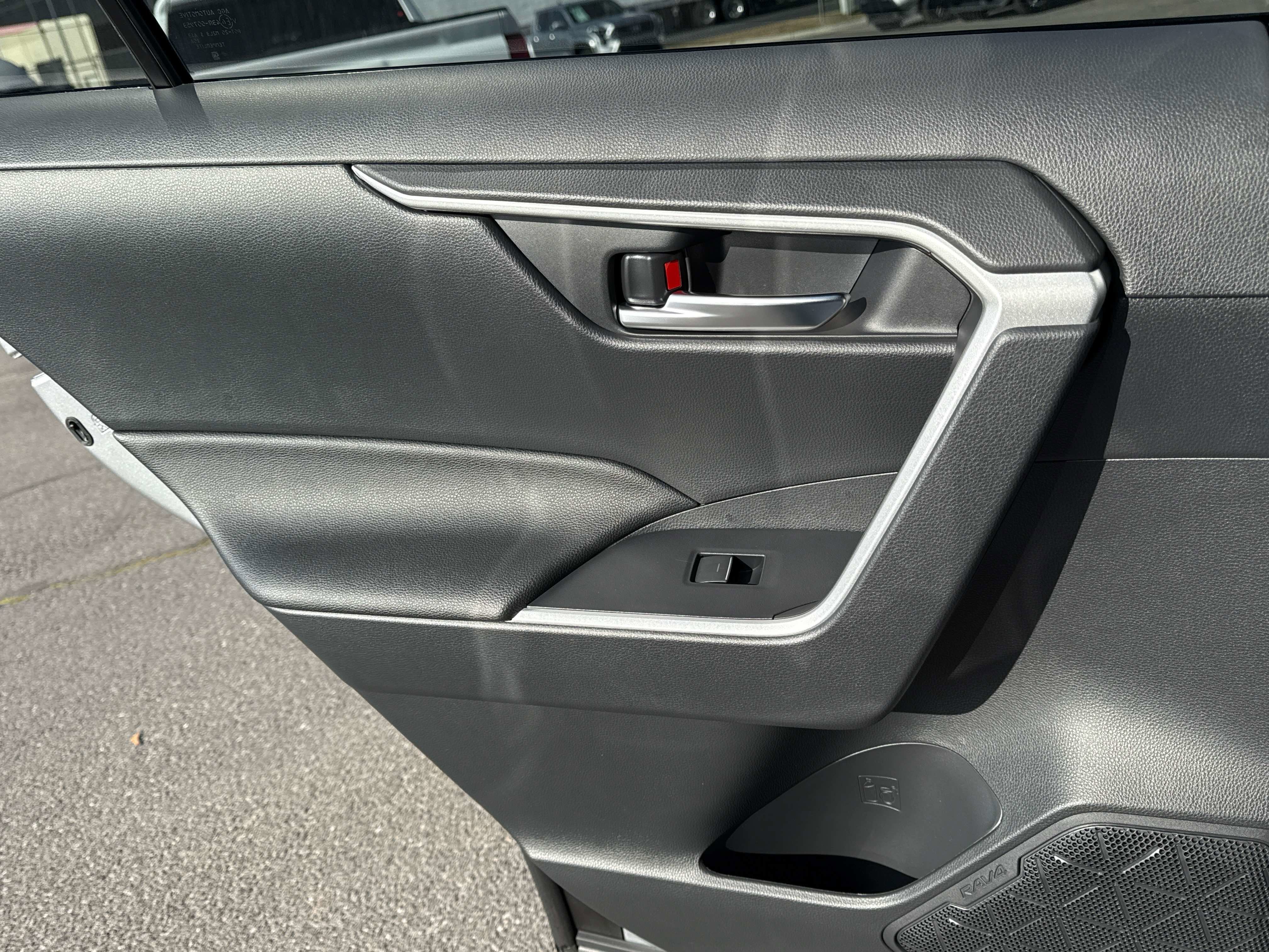 2025 Toyota RAV4 HYBRID Hybrid XLE