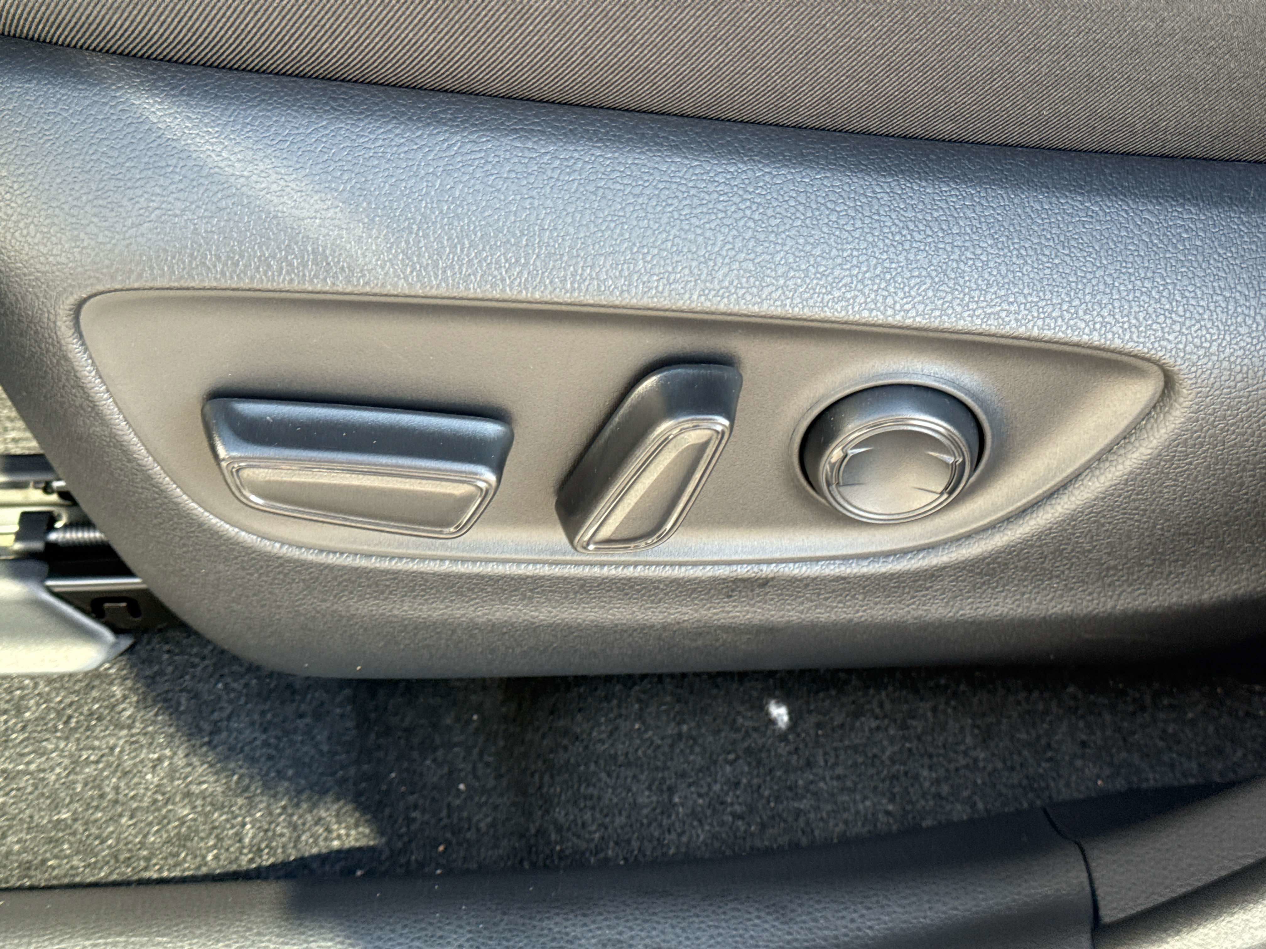 2025 Toyota RAV4 HYBRID Hybrid XLE