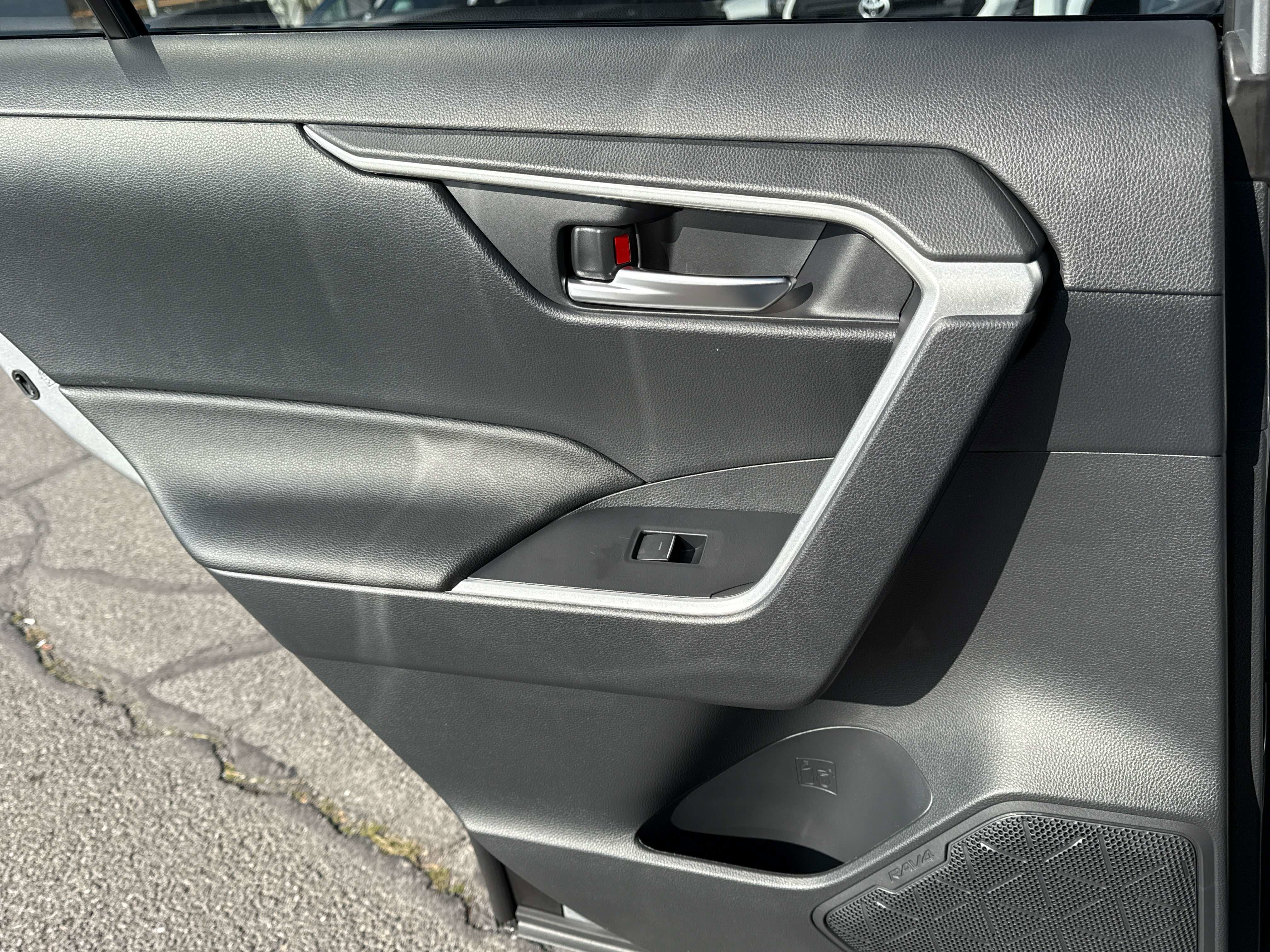 2025 Toyota RAV4 HYBRID Hybrid XLE