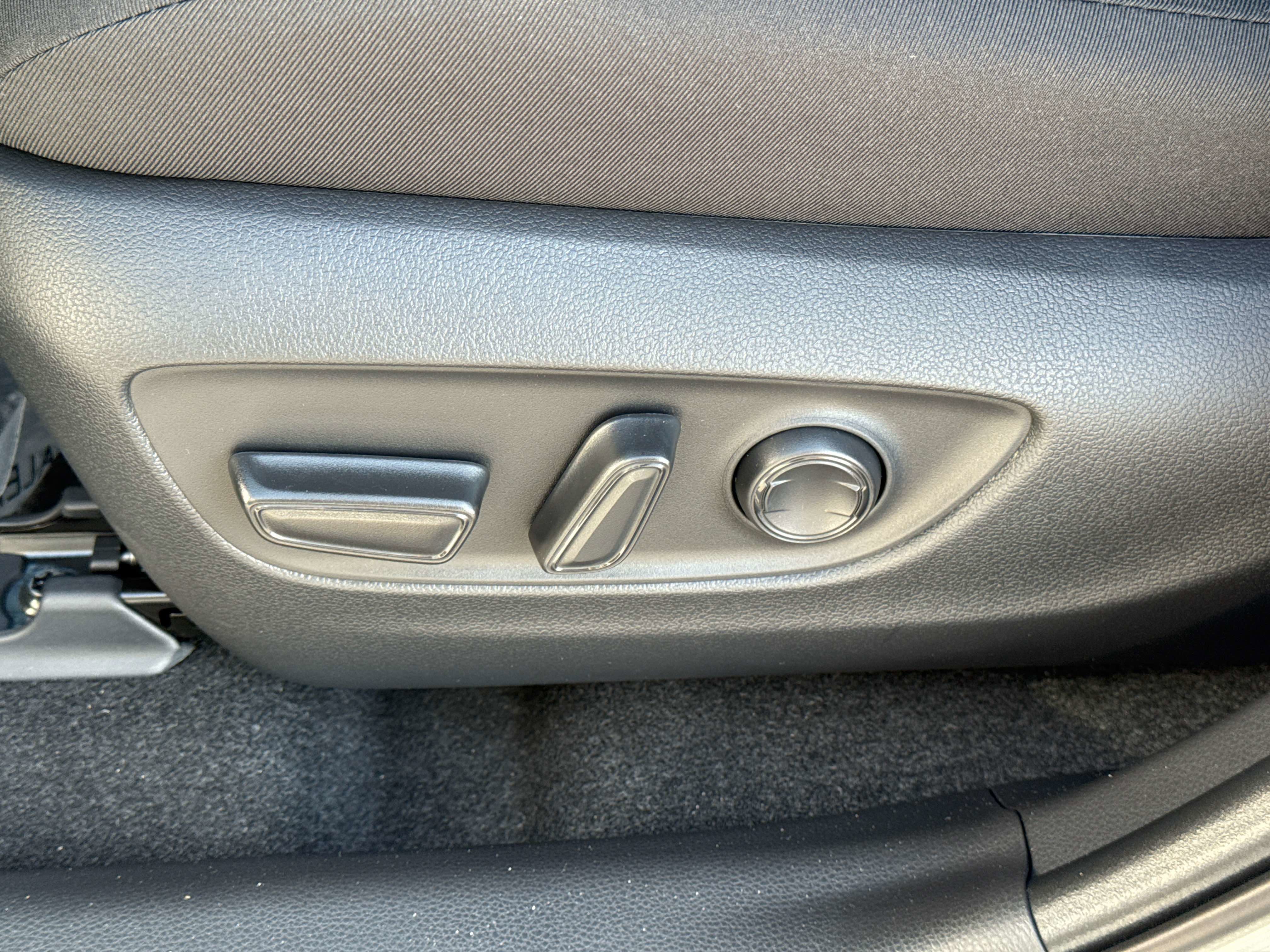 2025 Toyota RAV4 HYBRID Hybrid XLE