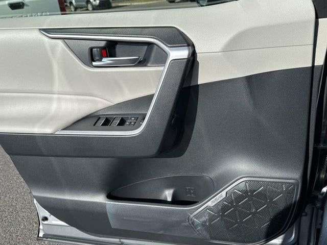 2025 Toyota RAV4 HYBRID Hybrid XLE