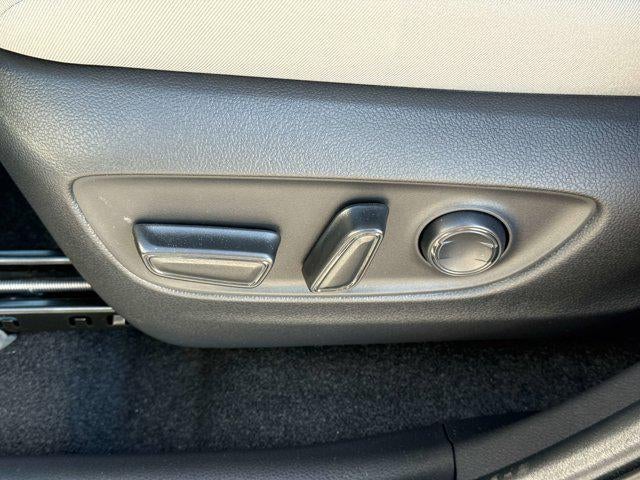 2025 Toyota RAV4 HYBRID Hybrid XLE