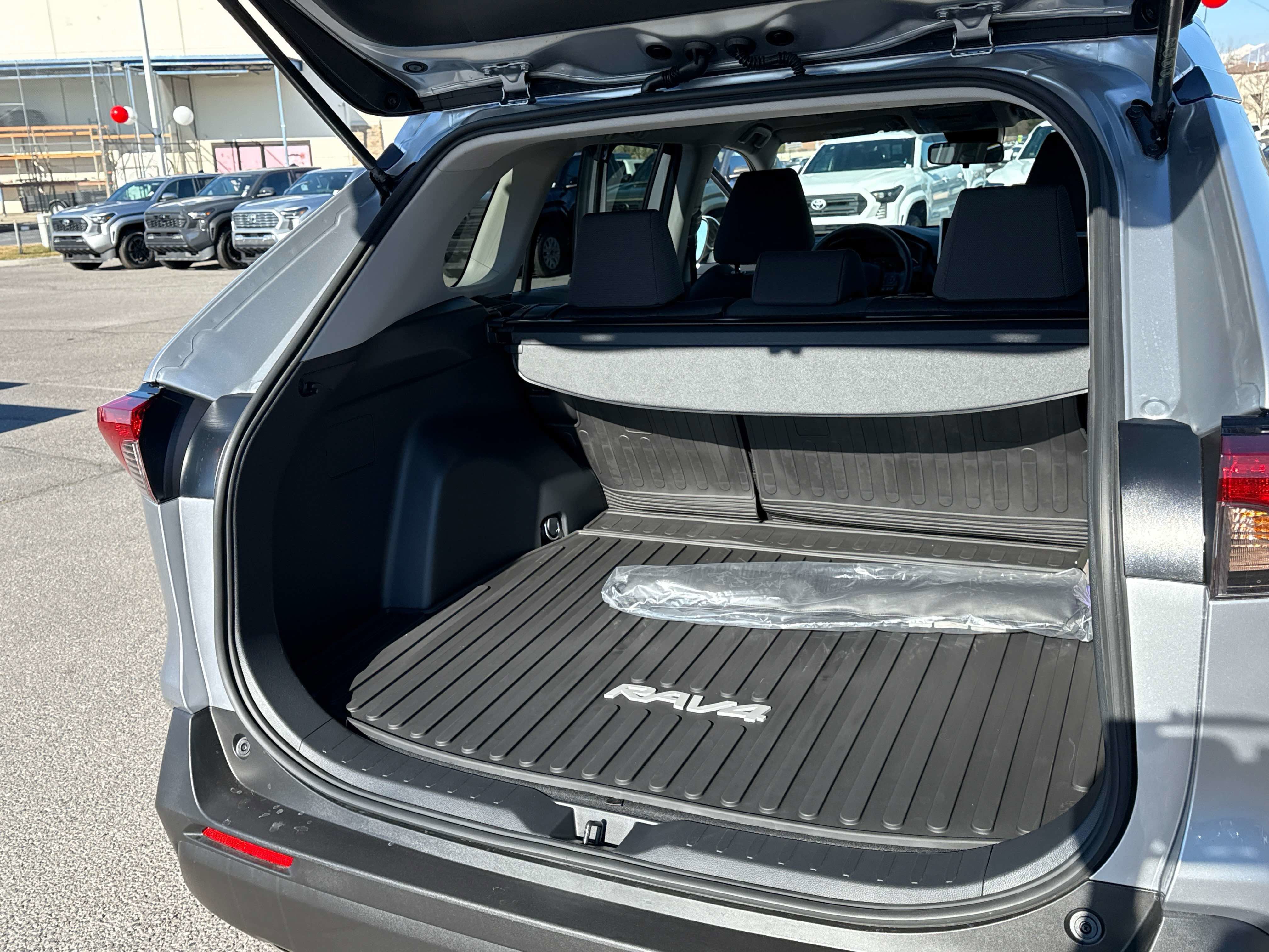 2025 Toyota RAV4 HYBRID Hybrid XLE