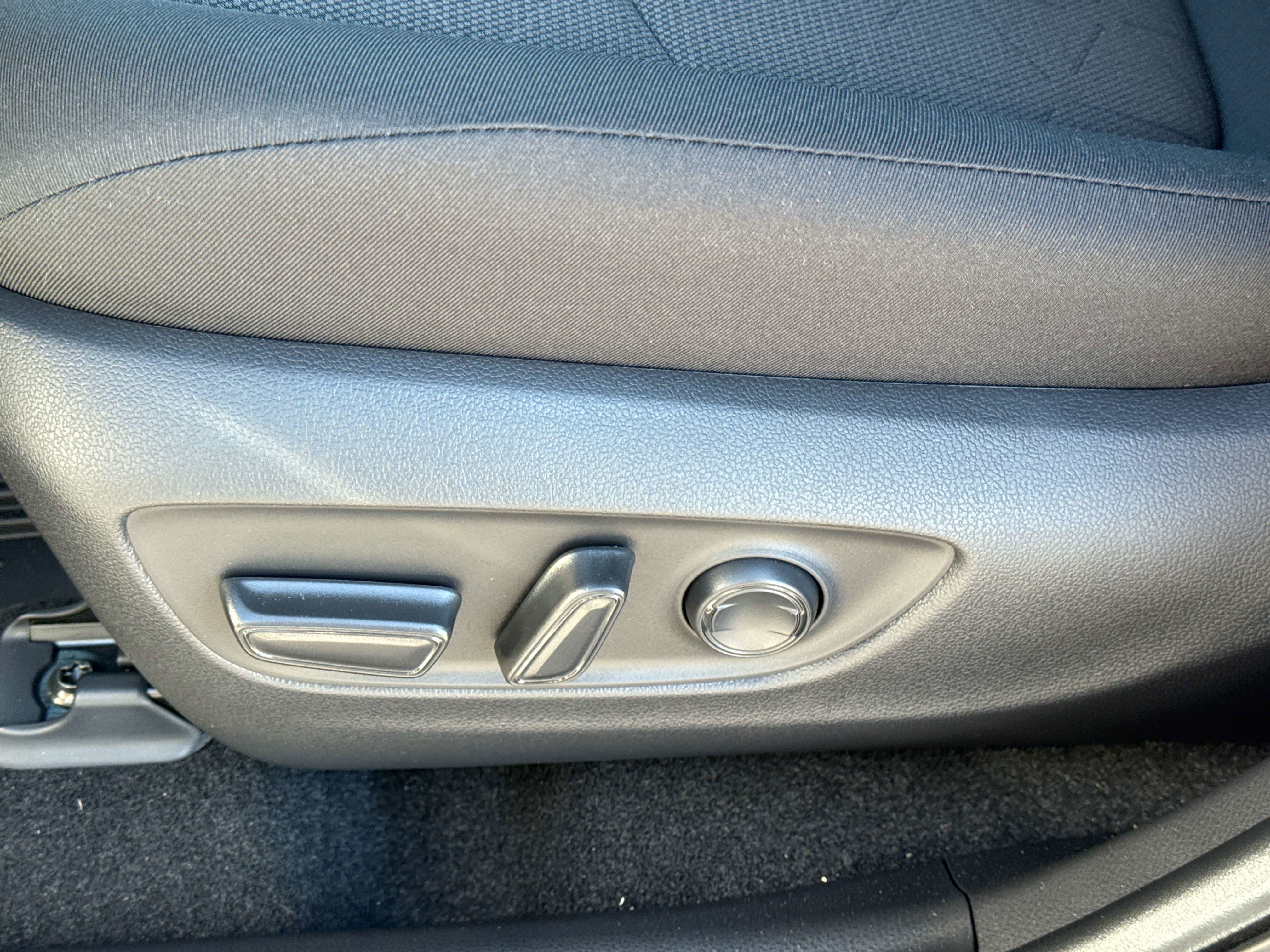 2025 Toyota RAV4 HYBRID Hybrid XLE