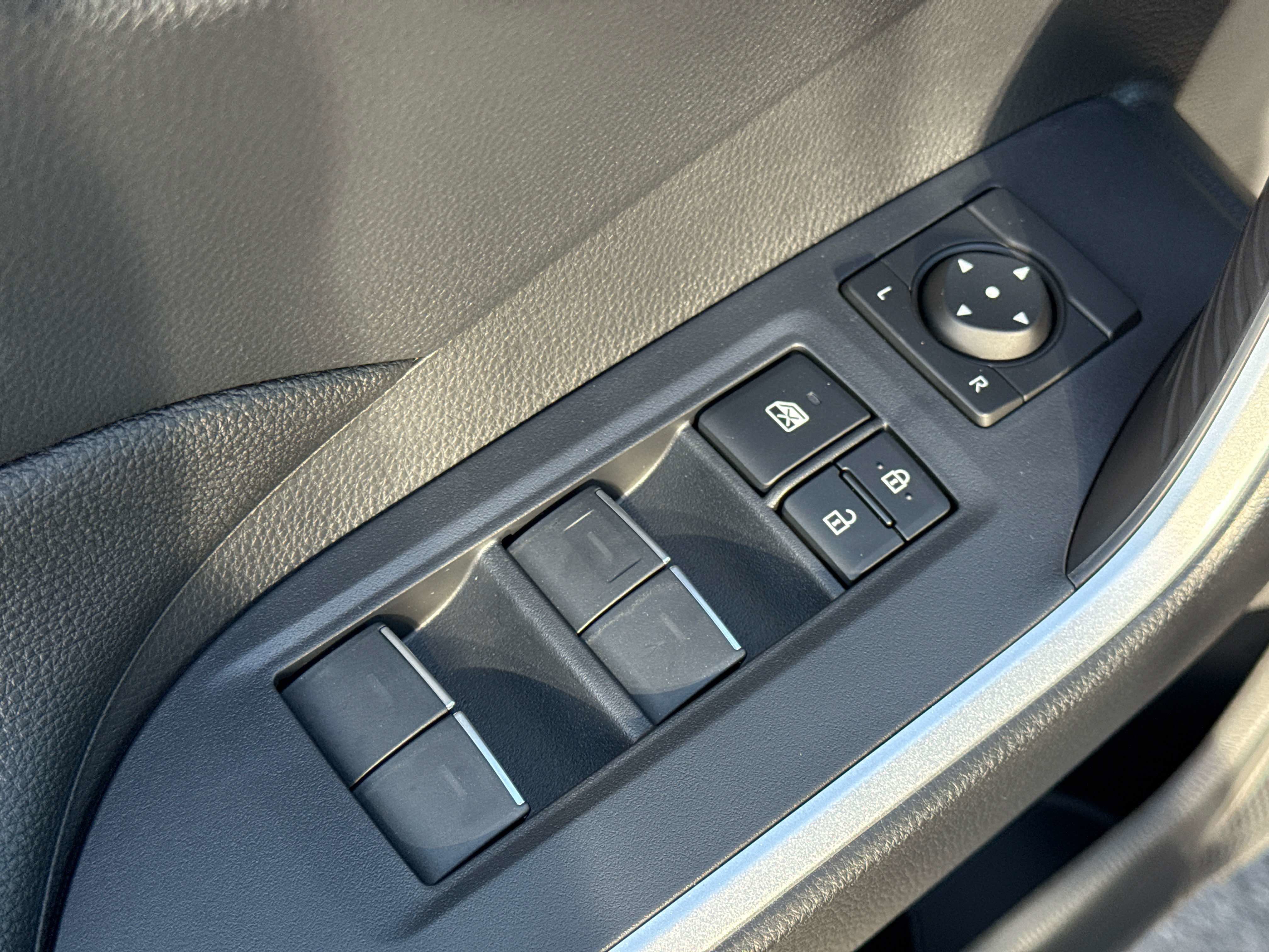 2025 Toyota RAV4 HYBRID Hybrid XLE