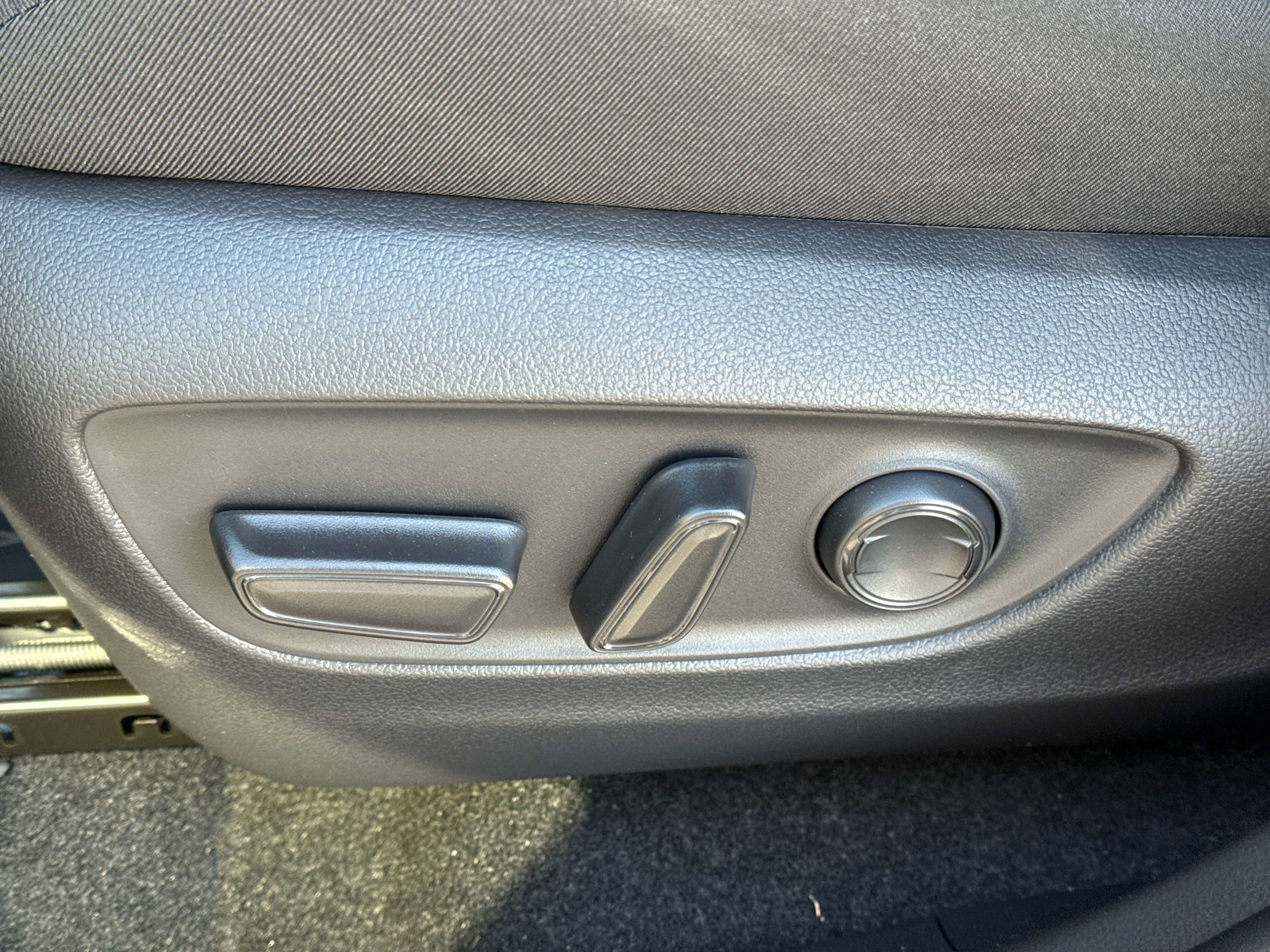 2025 Toyota RAV4 HYBRID Hybrid XLE