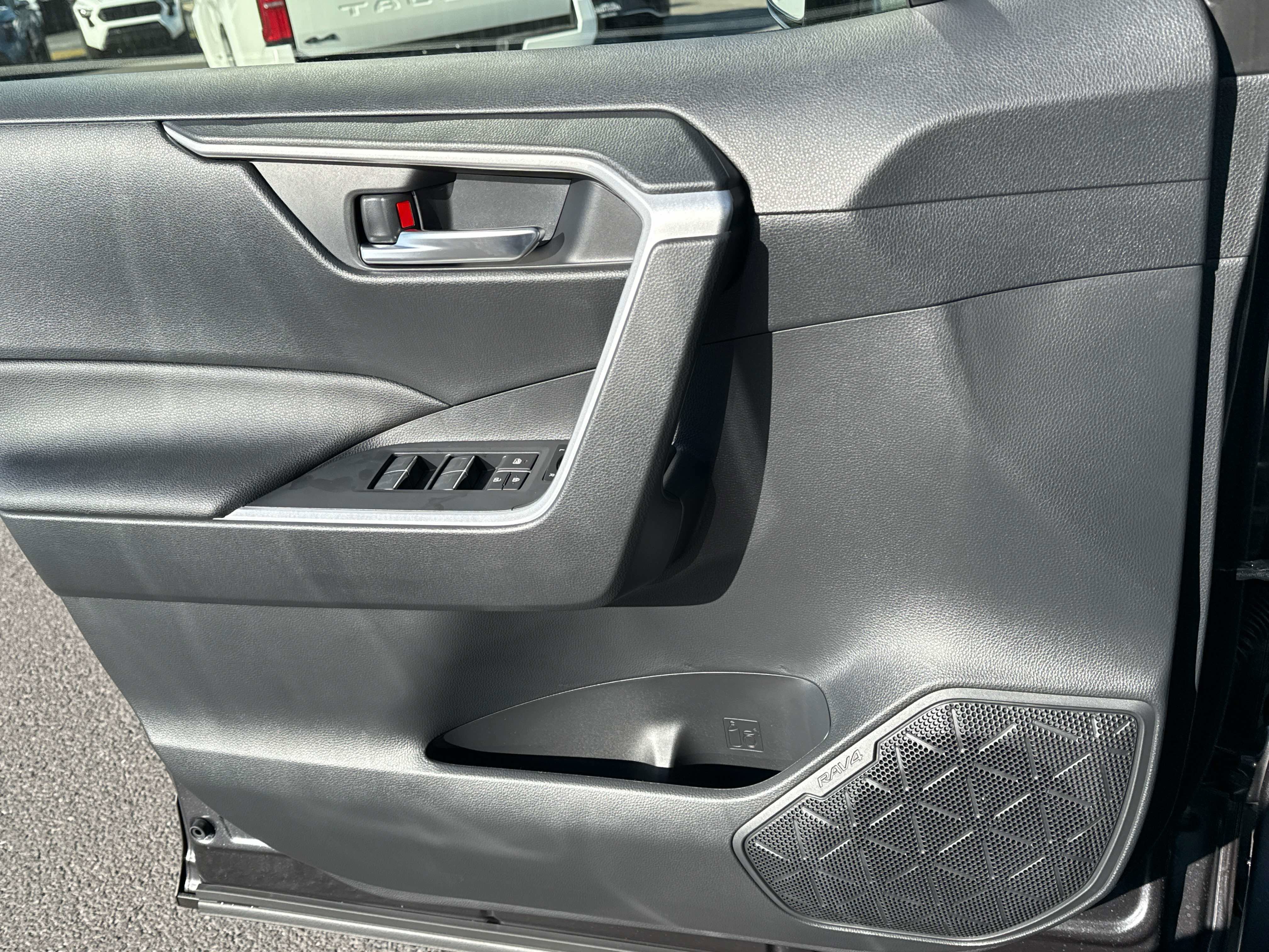 2025 Toyota RAV4 HYBRID Hybrid XLE