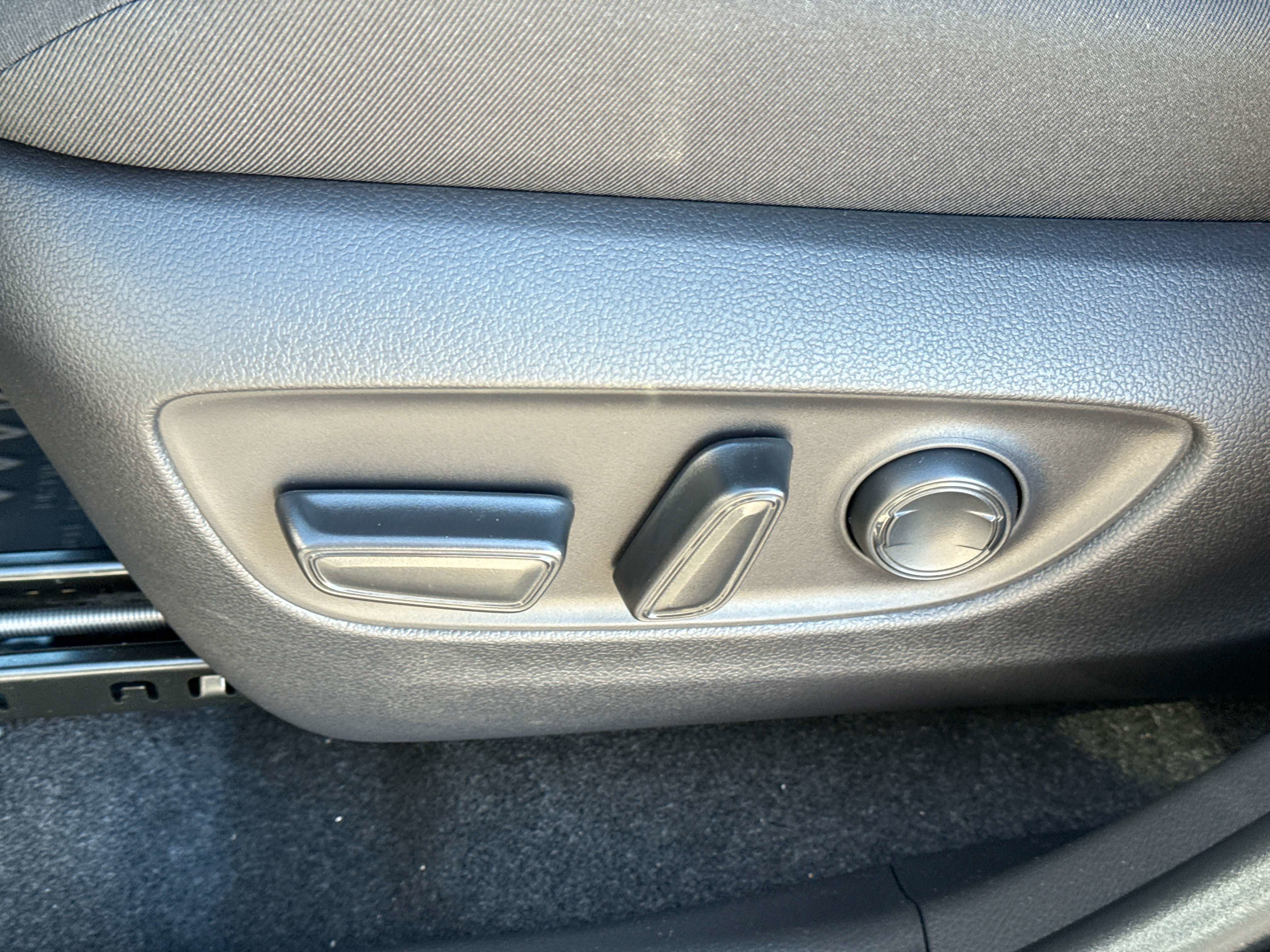 2025 Toyota RAV4 HYBRID Hybrid XLE