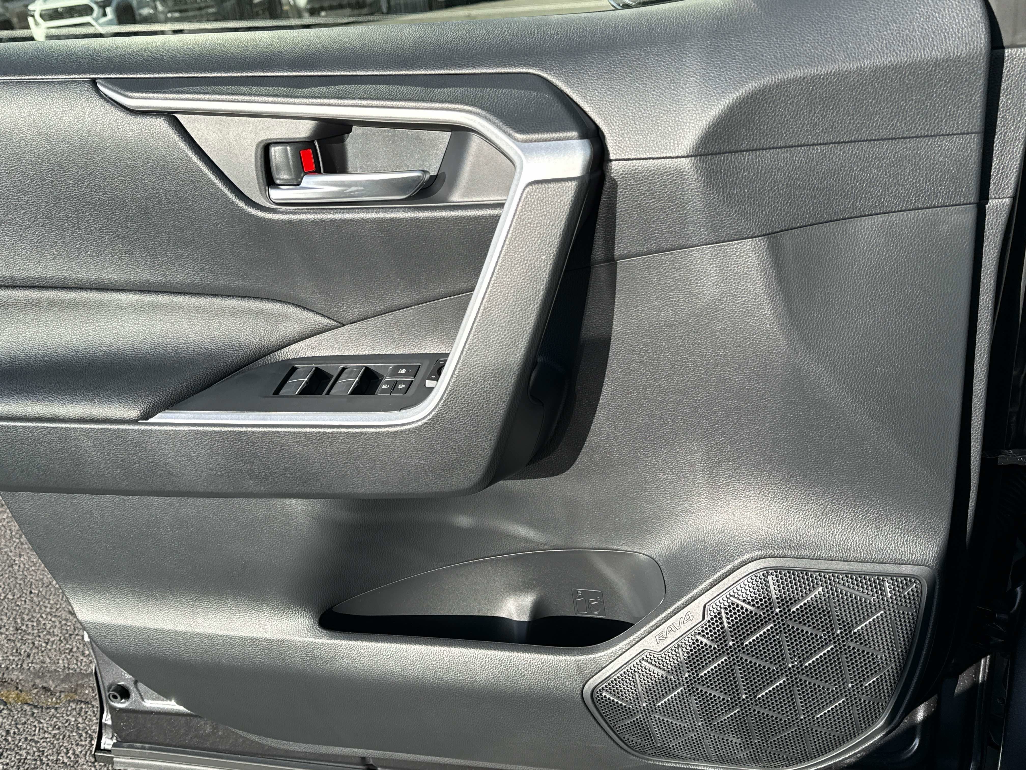 2025 Toyota RAV4 HYBRID Hybrid XLE