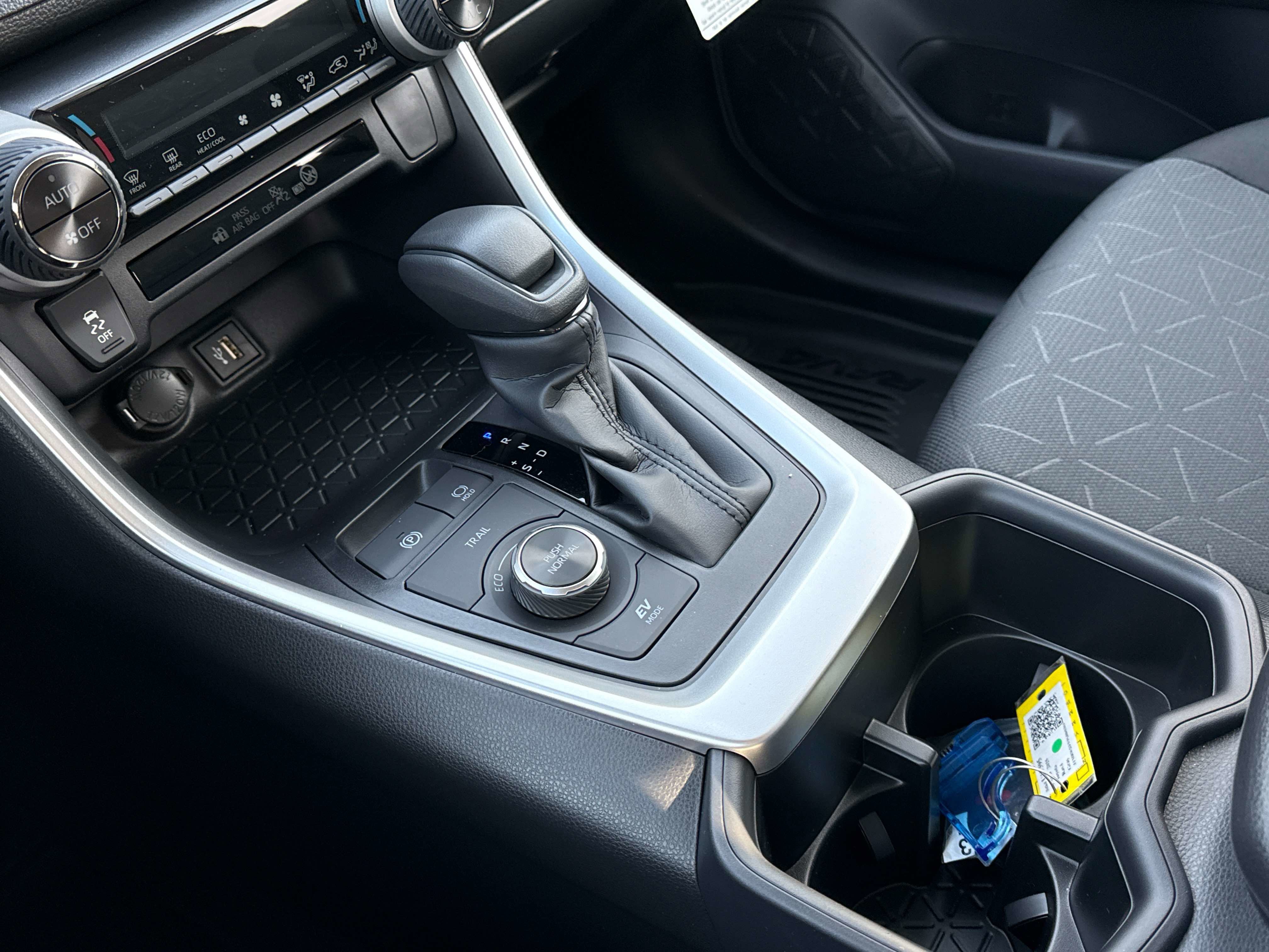 2025 Toyota RAV4 HYBRID Hybrid XLE