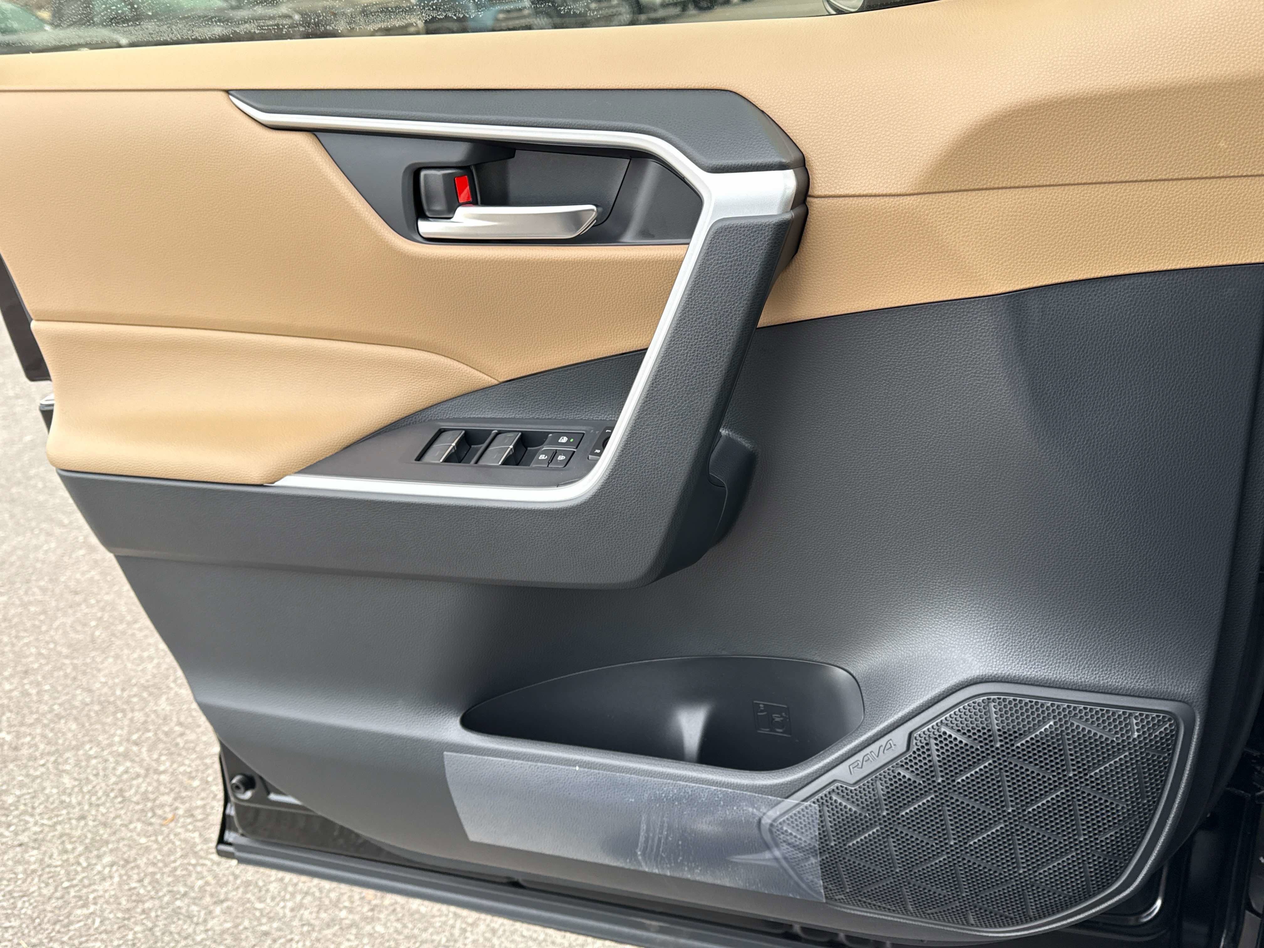 2025 Toyota RAV4 HYBRID Hybrid XLE