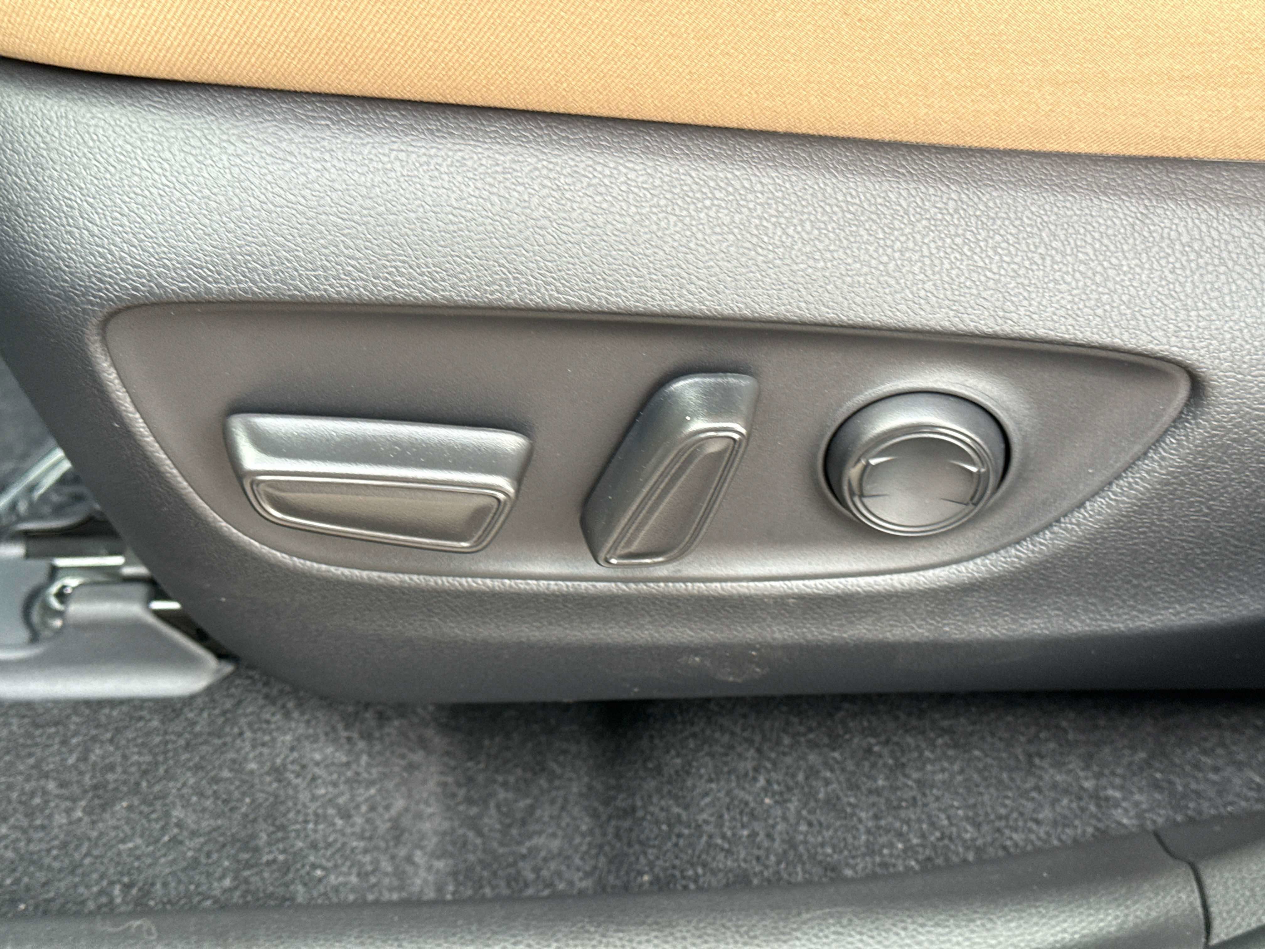 2025 Toyota RAV4 HYBRID Hybrid XLE