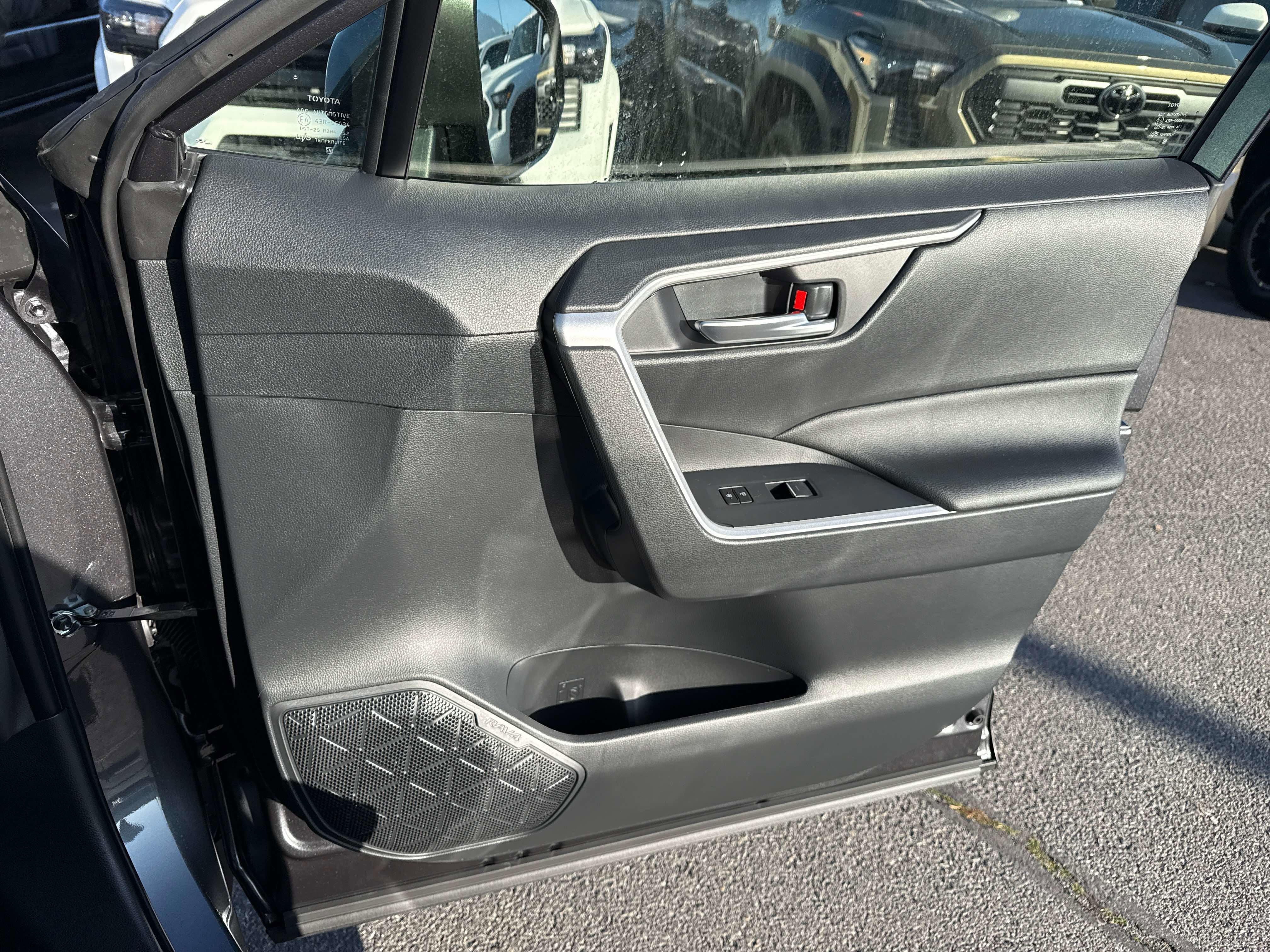 2025 Toyota RAV4 HYBRID Hybrid XLE