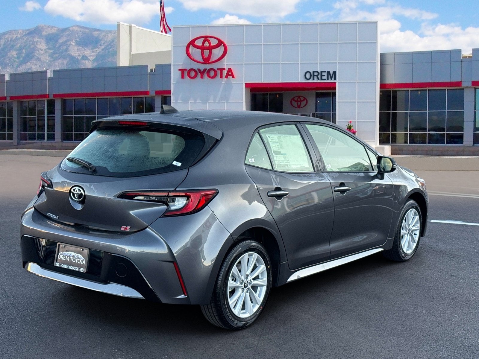 2027 Toyota Corolla Hatchback SE
