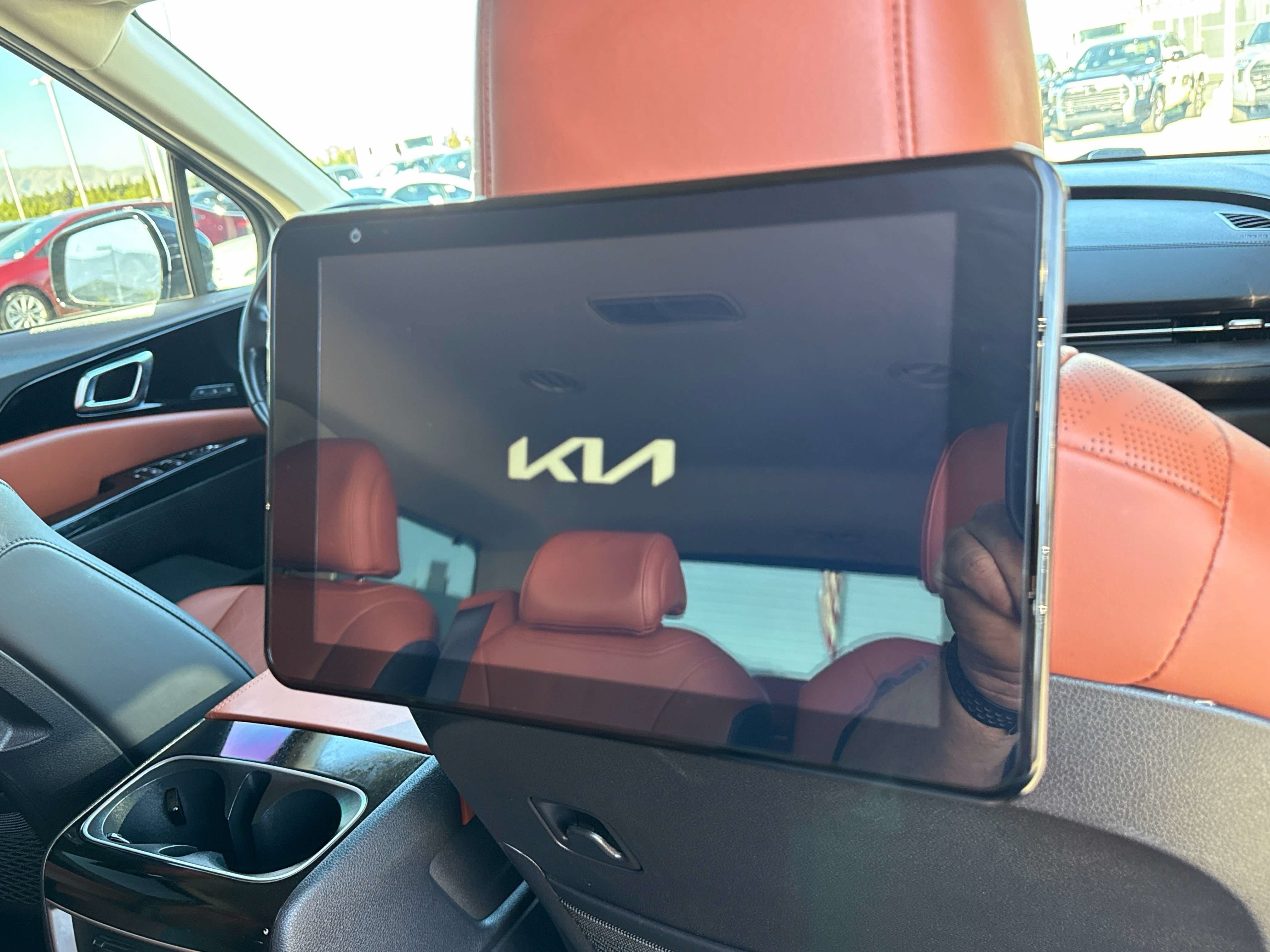 2024 Kia Carnival SX
