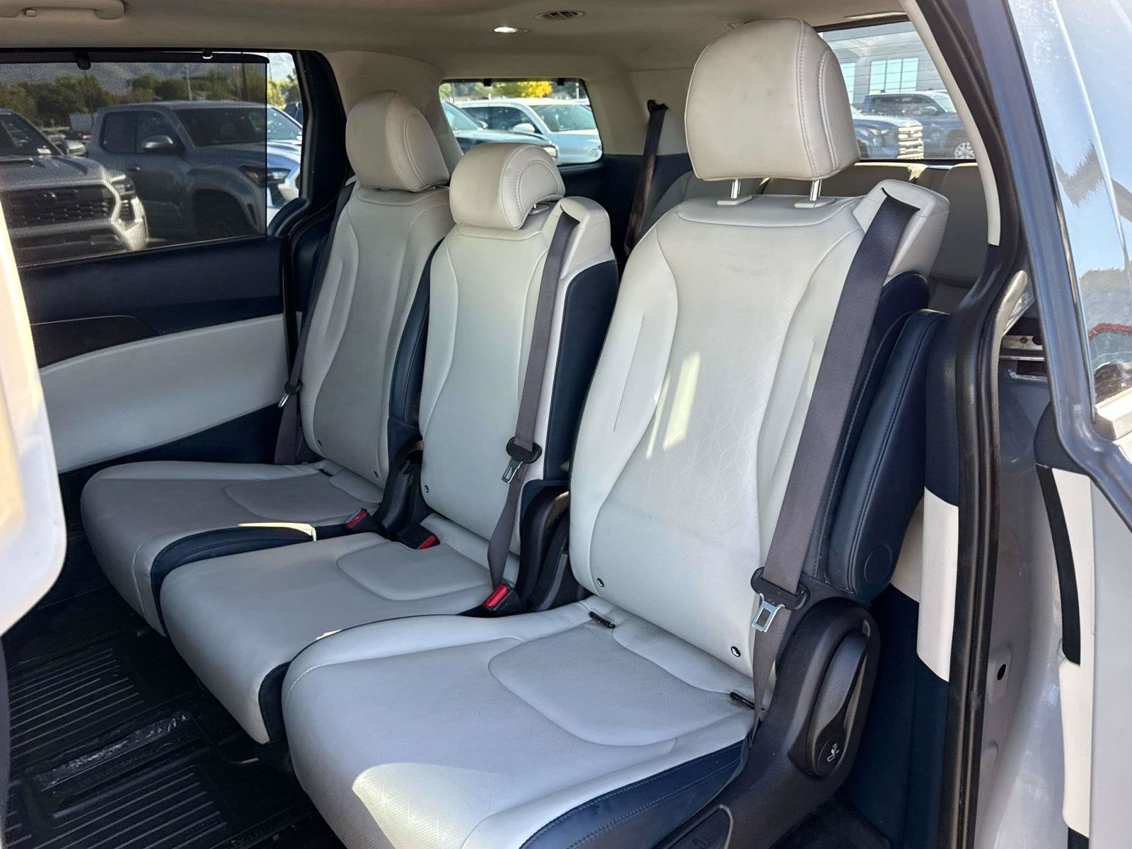 2025 Kia Carnival SX