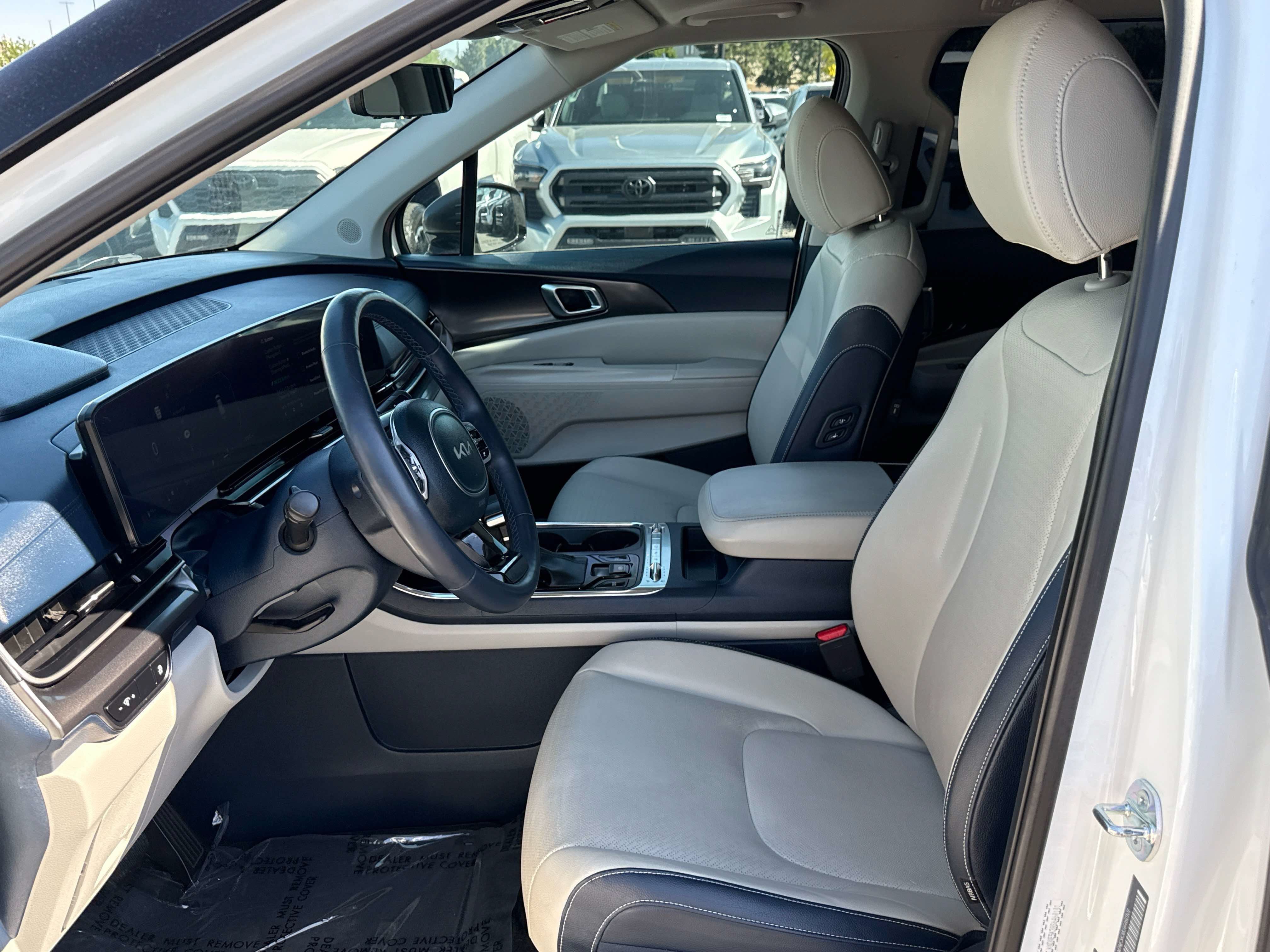 2025 Kia Carnival SX Prestige - Photo 11
